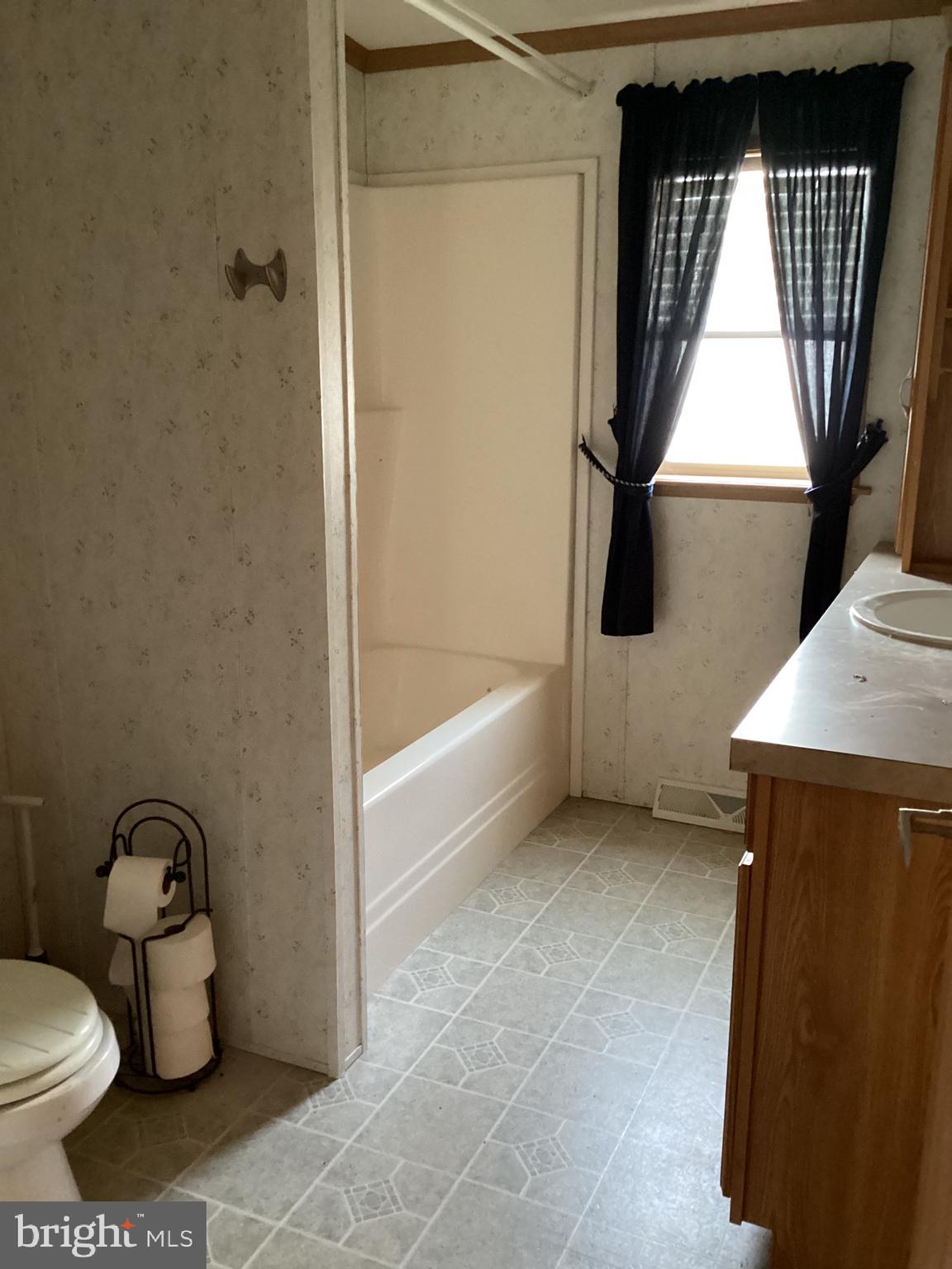 ETTERS - Commercial Sale