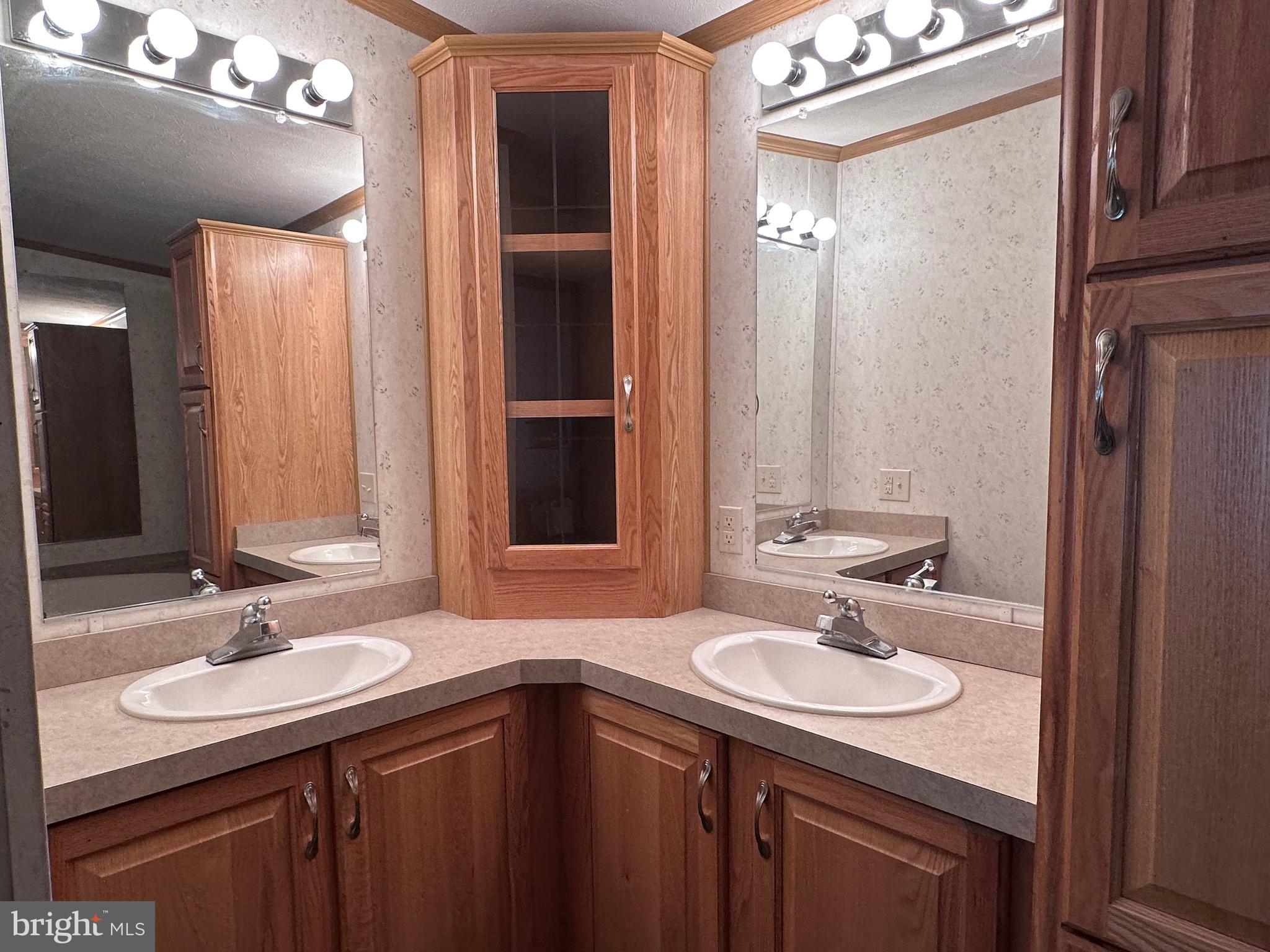 ETTERS - Commercial Sale