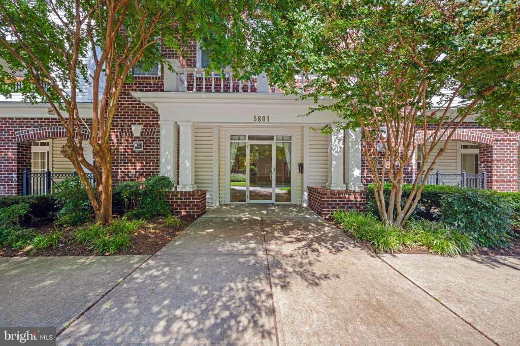 Photo of 5801 Clipper Lane #408, CLARKSVILLE, MD 21029 (MLS # MDHW2073278)