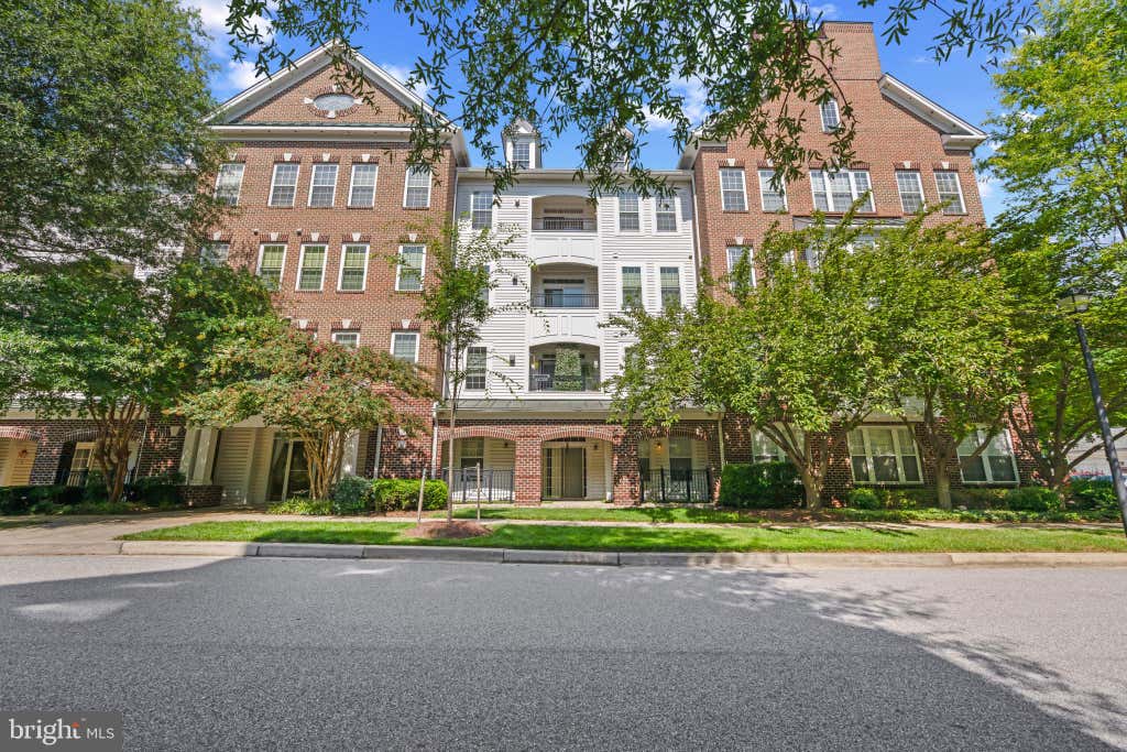 Photo of 5801 Clipper Lane #408, CLARKSVILLE, MD 21029 (MLS # MDHW2073278)