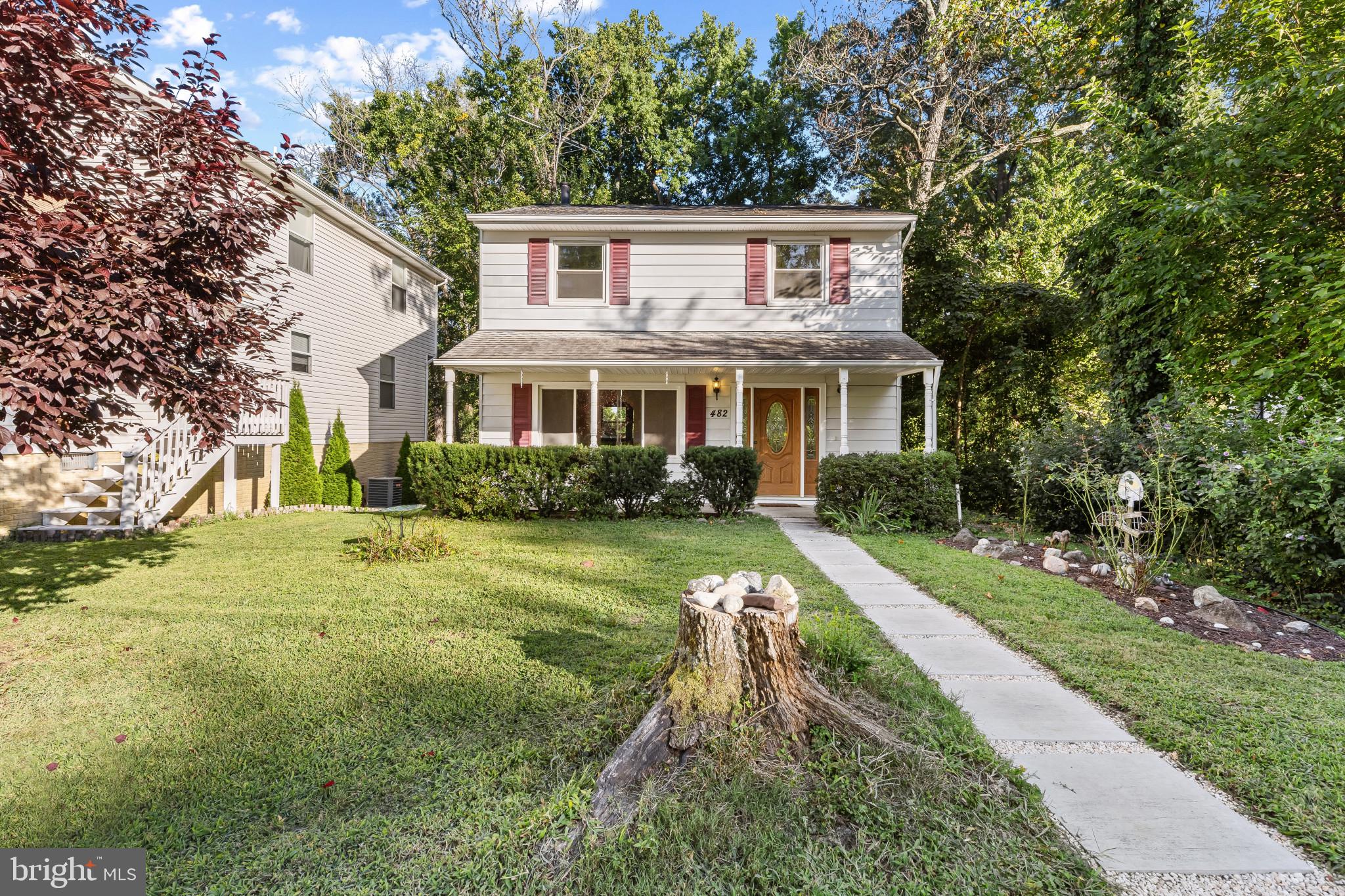 482 MAPLE LEAF DRIVE