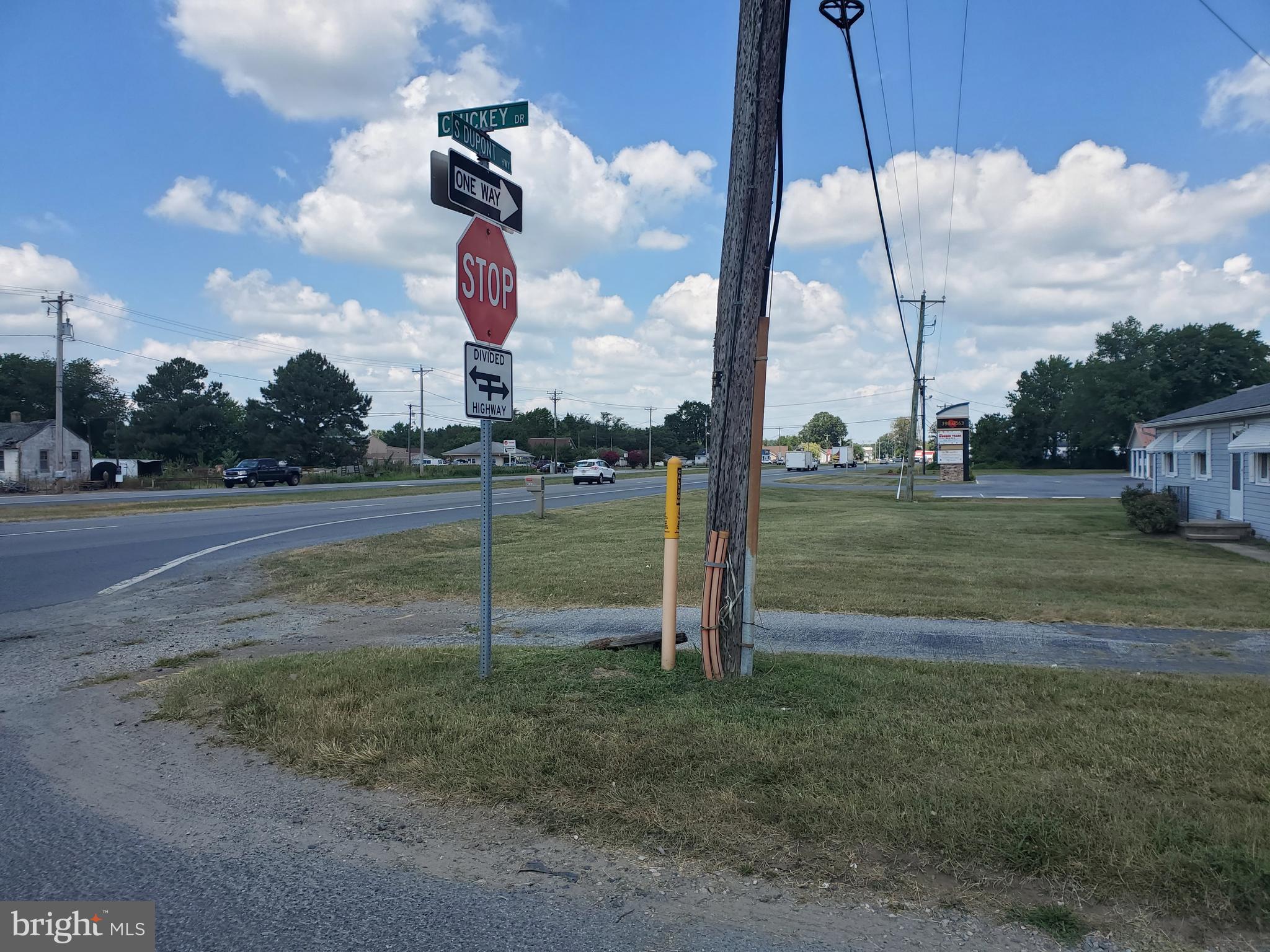 S DUPONT HIGHWAY