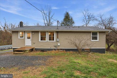 Homes For Sale - 2883 Williamsport Pike<br/> Berkeley County, MARTINSBURG, WV 25404