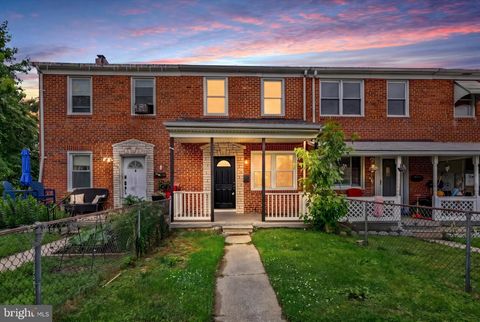 Photo of 548 Chalcot Sq, ESSEX, MD 21221 (MLS # MDBC2163928)