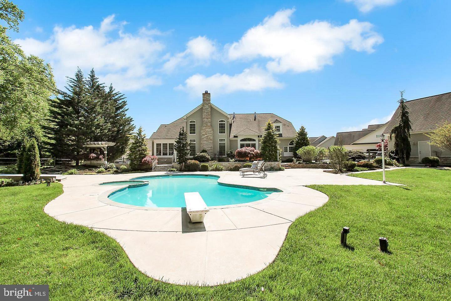 FOX CHASE - Residential