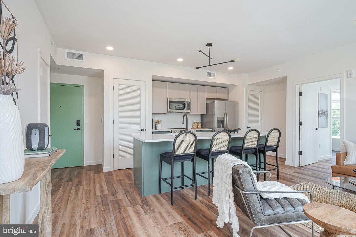 1301 BAINBRIDGE STREET 216