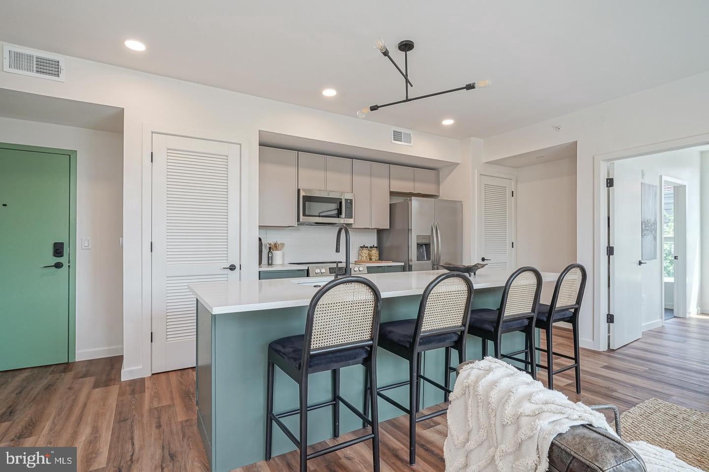 1301 BAINBRIDGE STREET 216