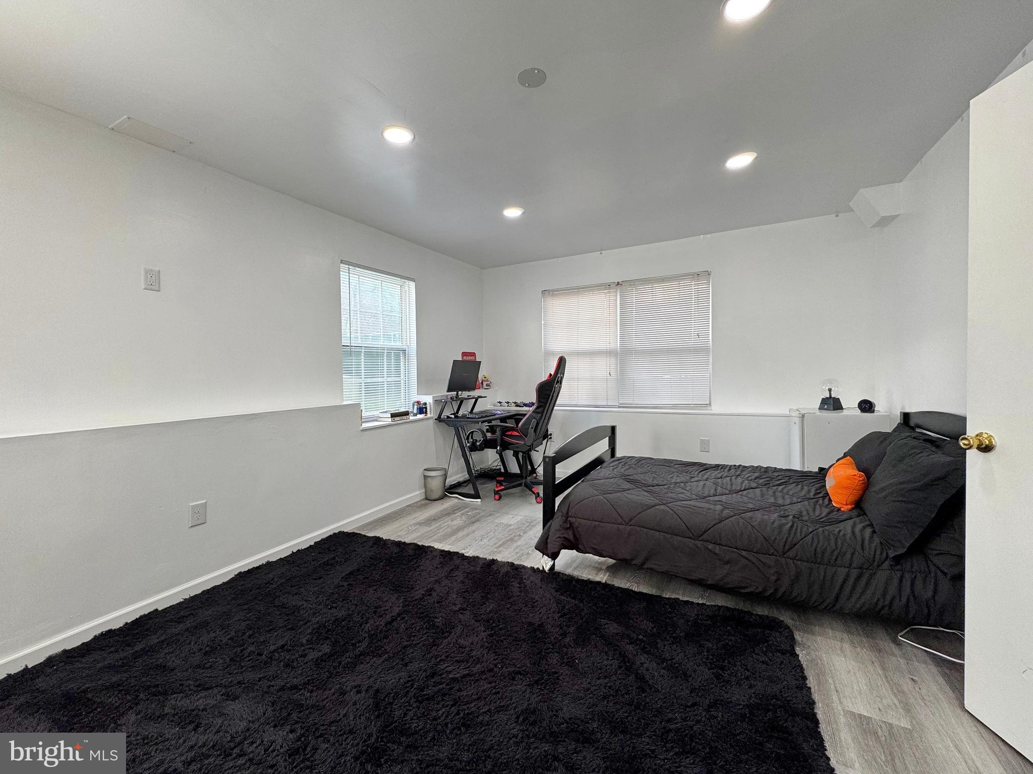 BAYSIDE TOWNHOUSES - Residential