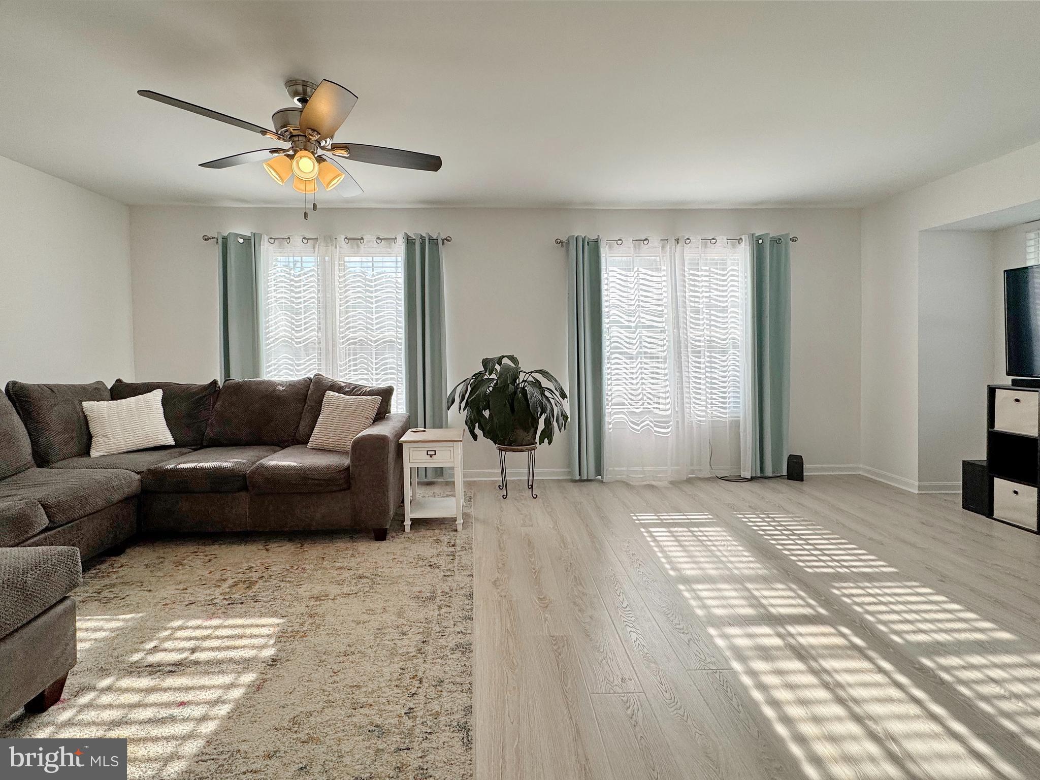 BAYSIDE TOWNHOUSES - Residential