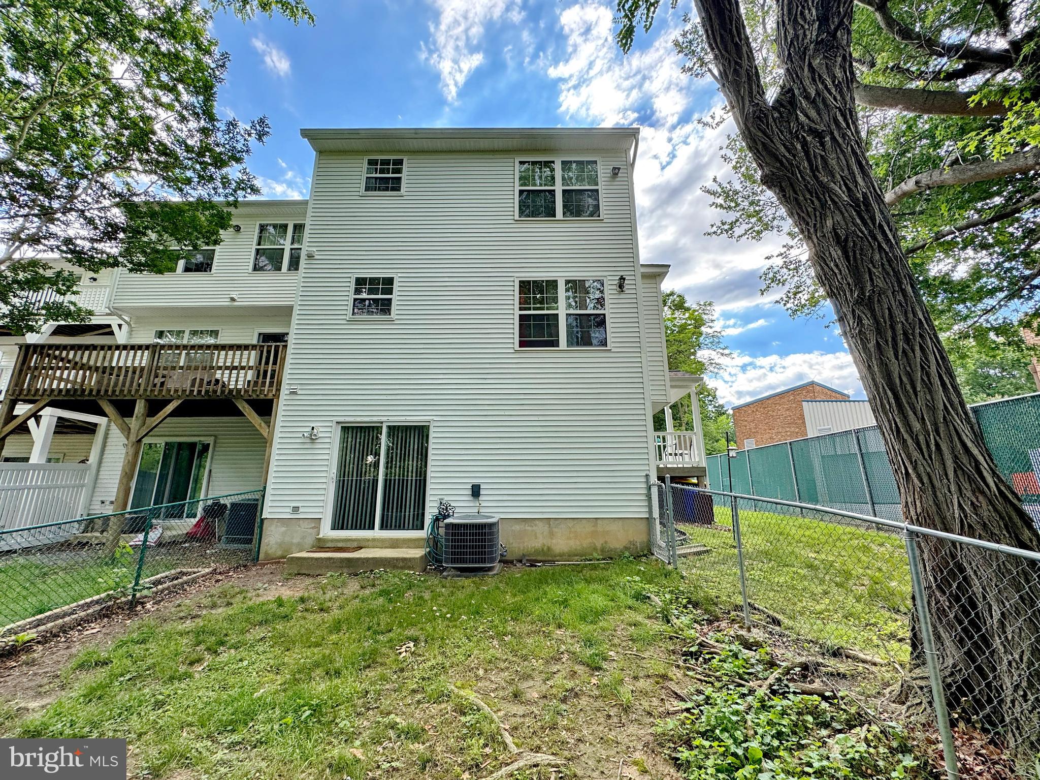 BAYSIDE TOWNHOUSES - Residential