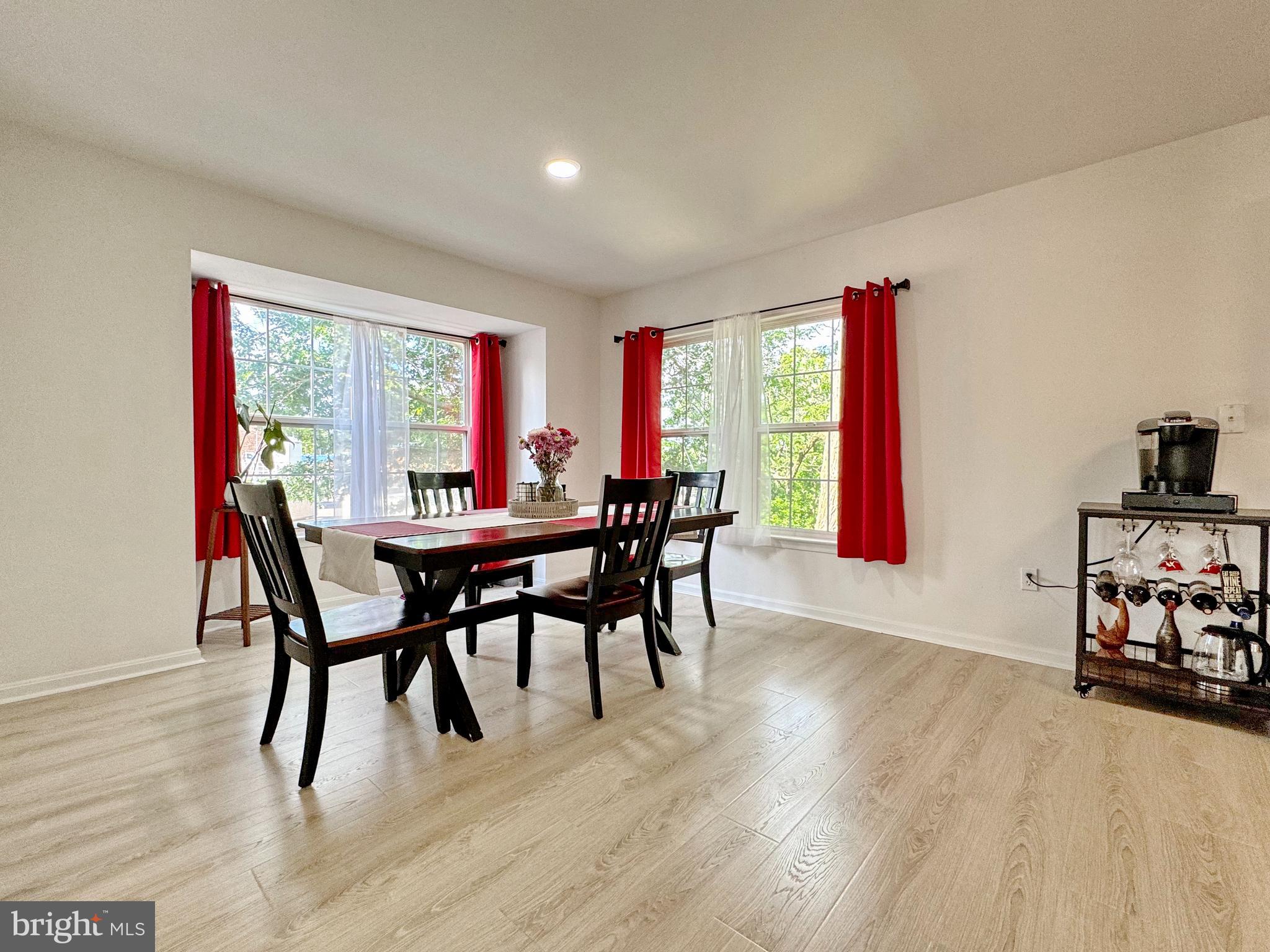 BAYSIDE TOWNHOUSES - Residential