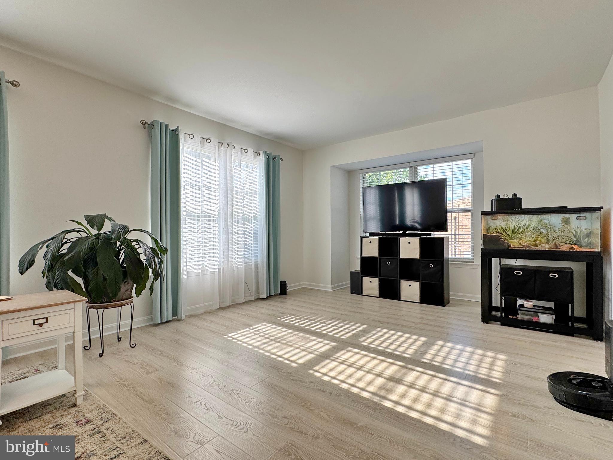 BAYSIDE TOWNHOUSES - Residential