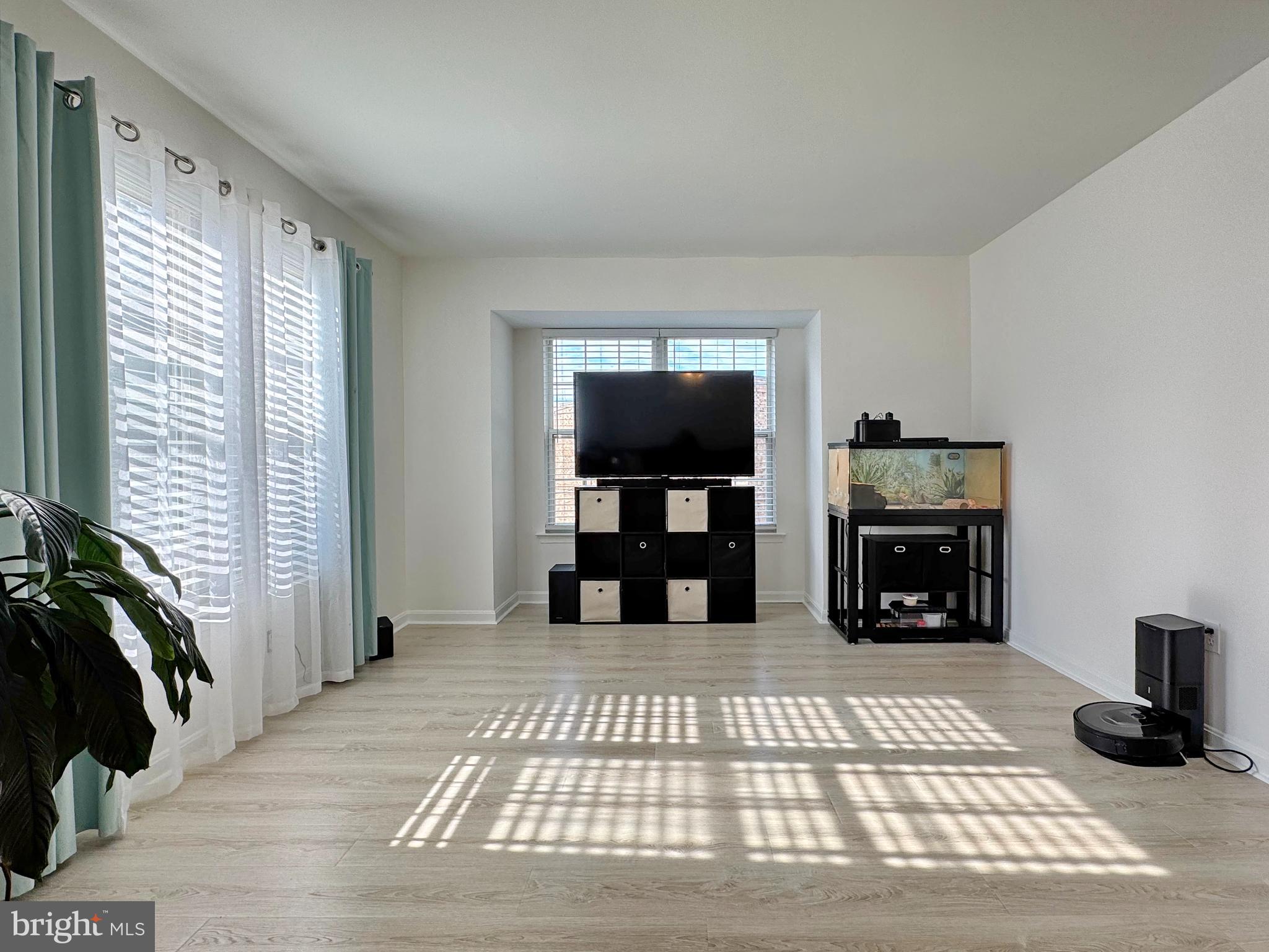 BAYSIDE TOWNHOUSES - Residential