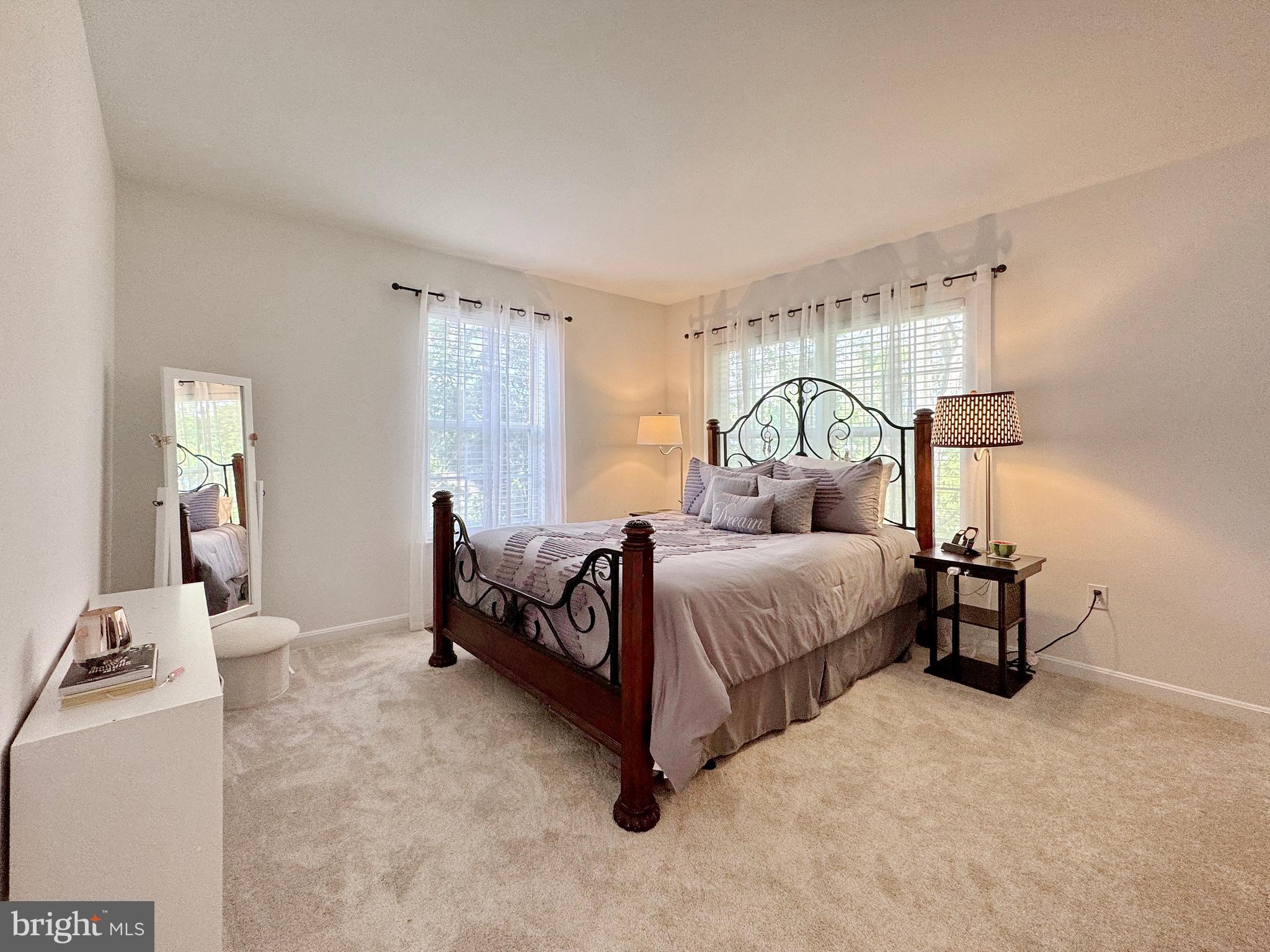 BAYSIDE TOWNHOUSES - Residential