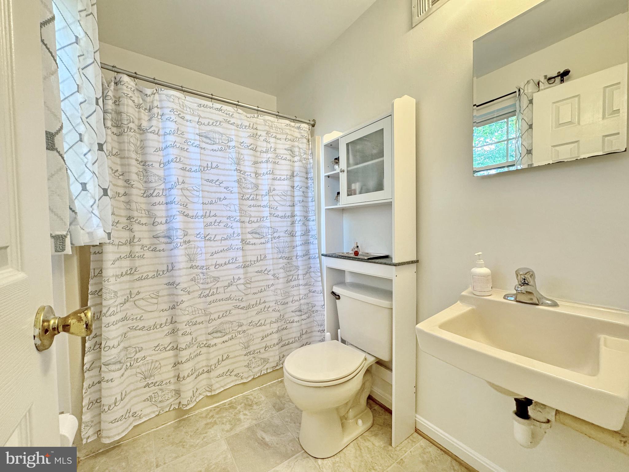 BAYSIDE TOWNHOUSES - Residential