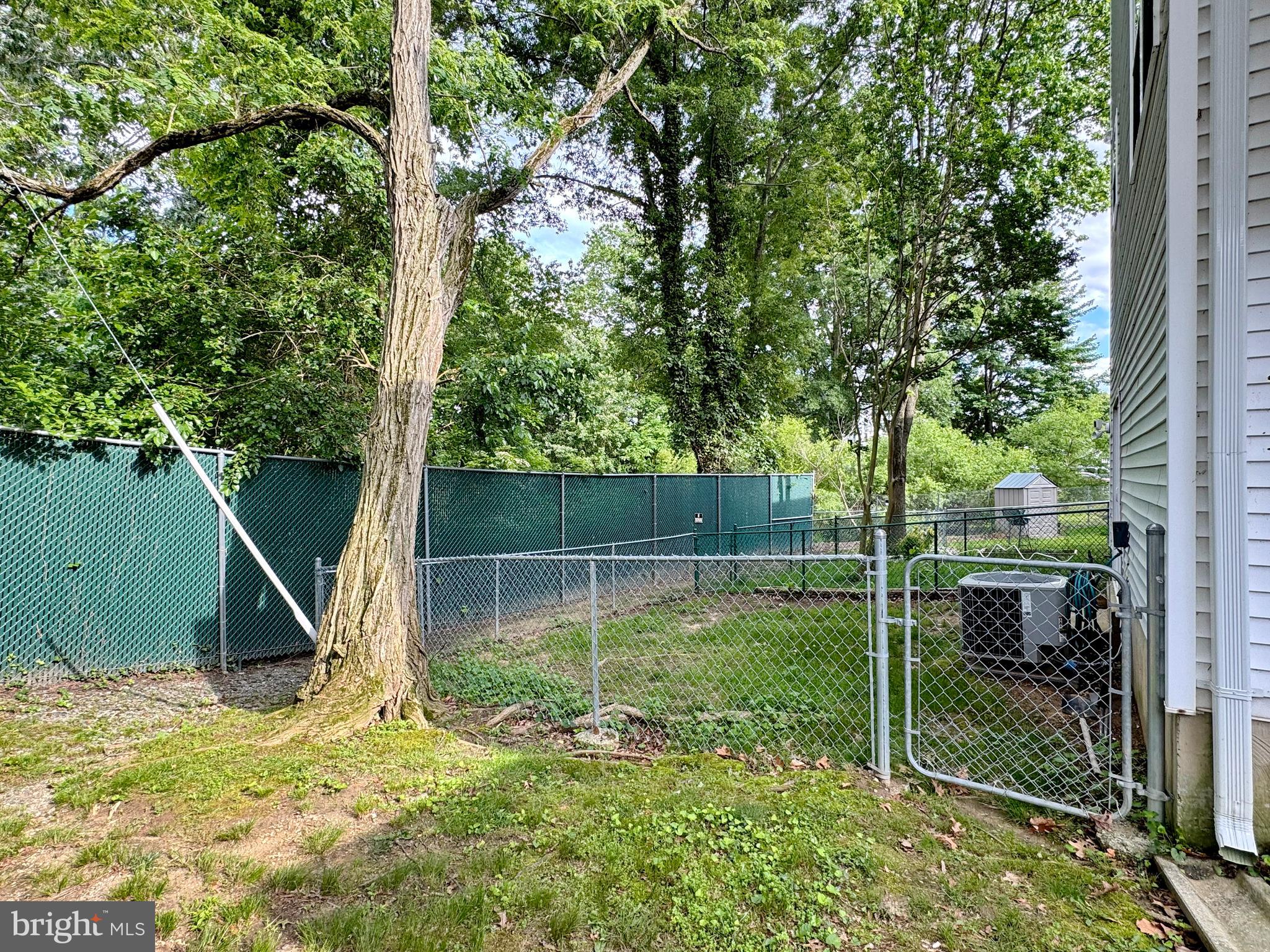 BAYSIDE TOWNHOUSES - Residential