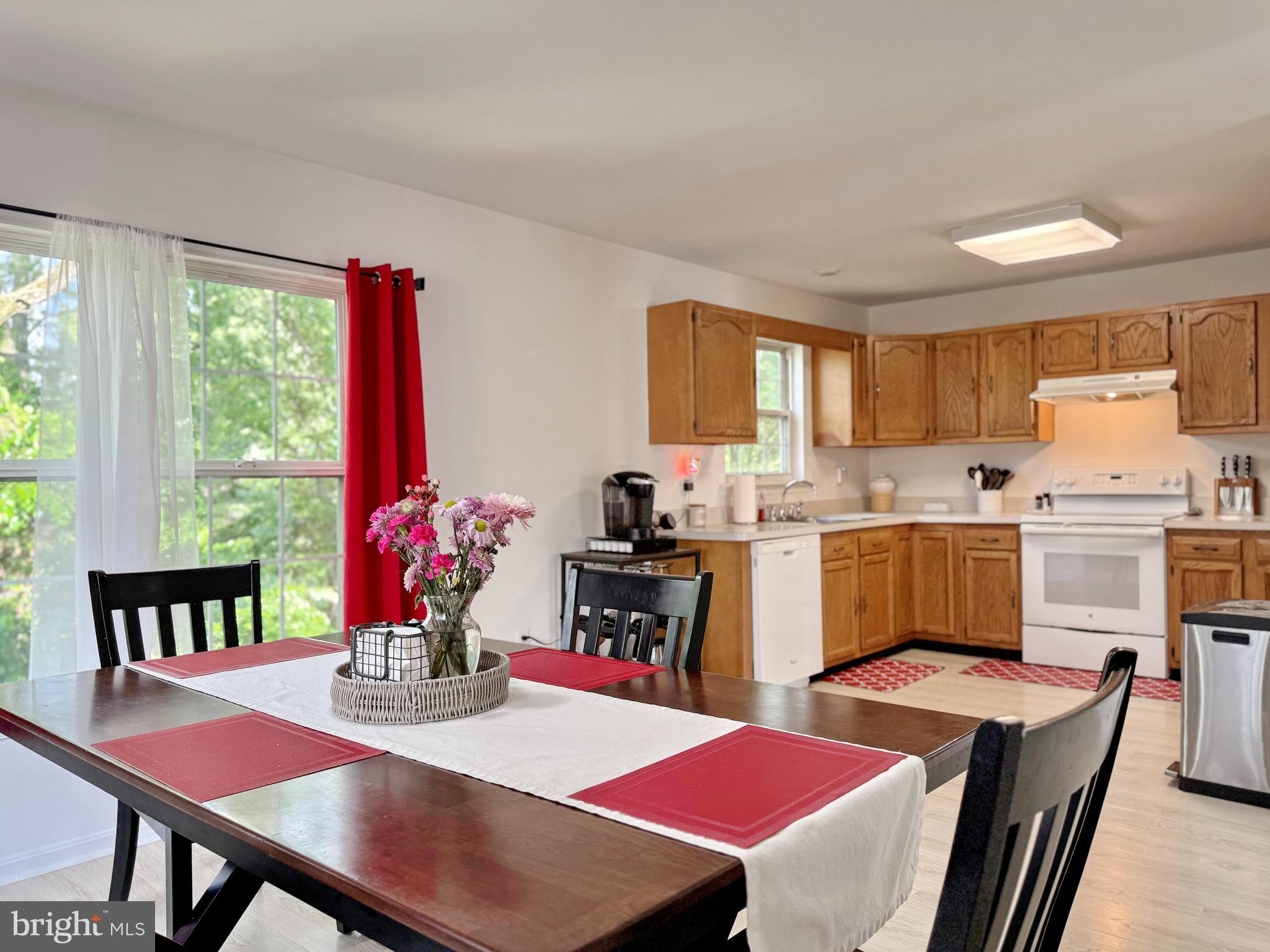 BAYSIDE TOWNHOUSES - Residential