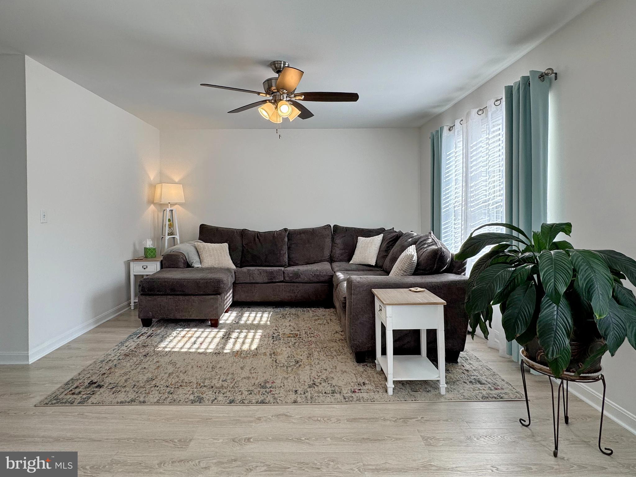 BAYSIDE TOWNHOUSES - Residential