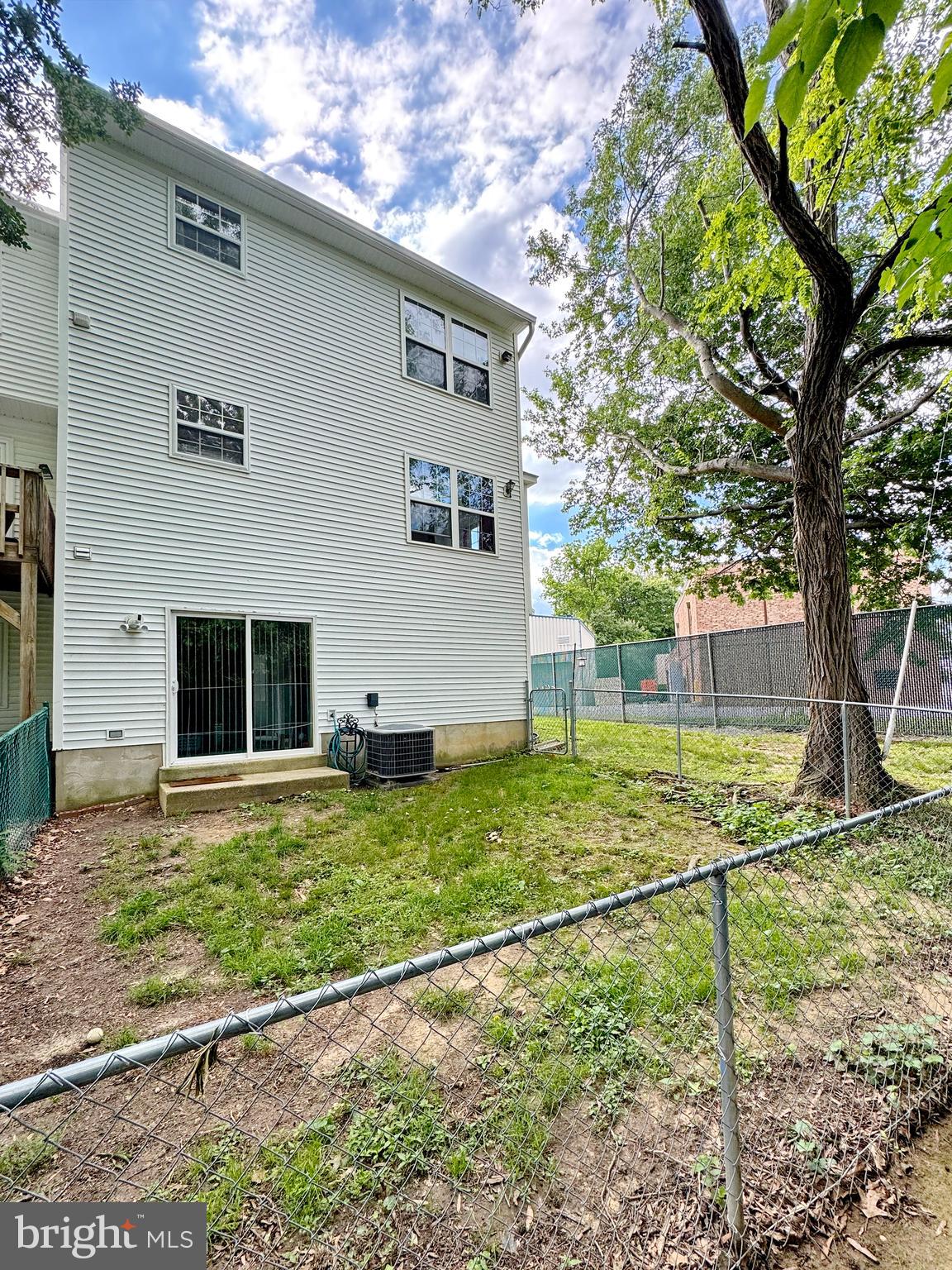 BAYSIDE TOWNHOUSES - Residential