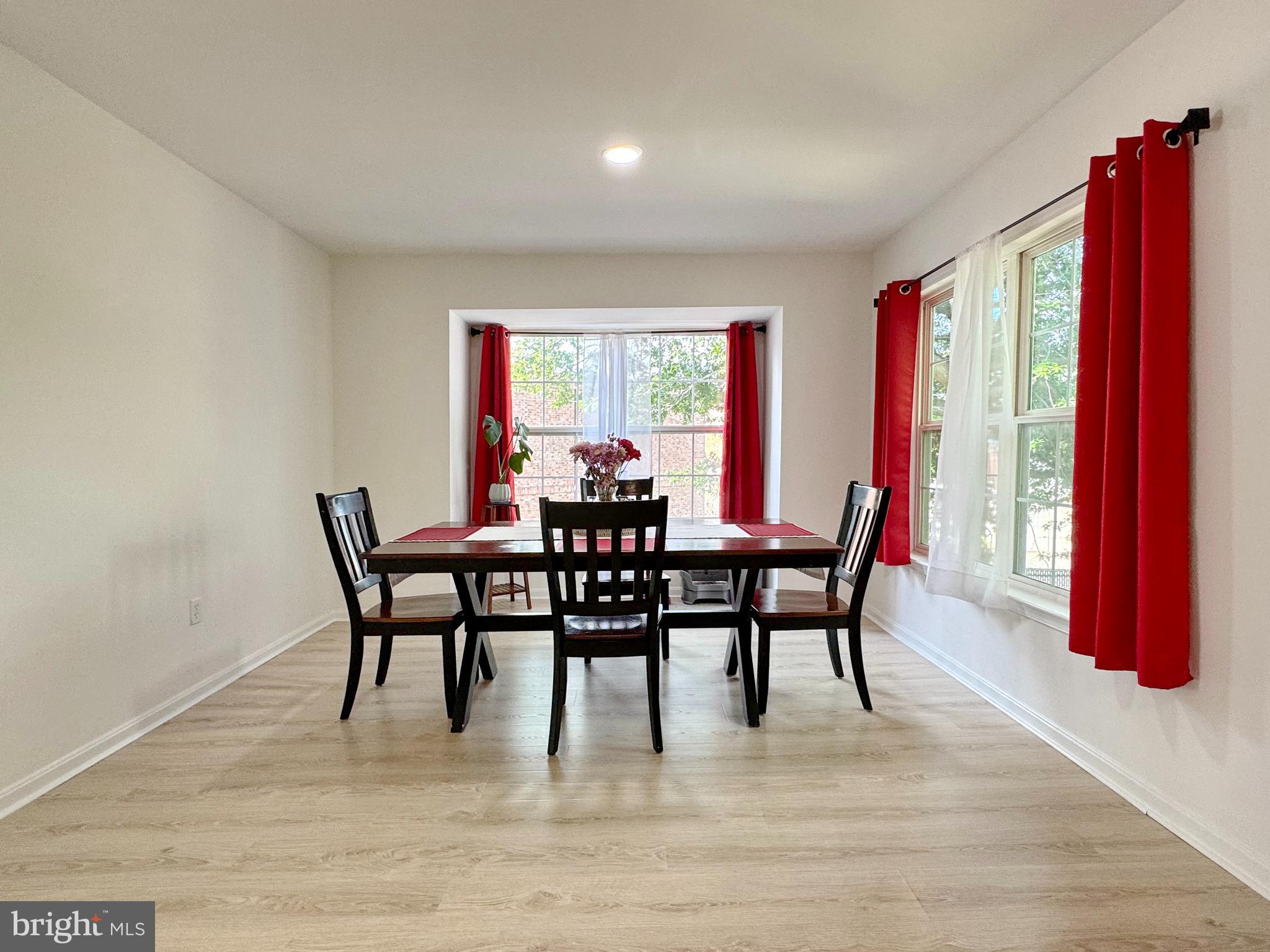 BAYSIDE TOWNHOUSES - Residential