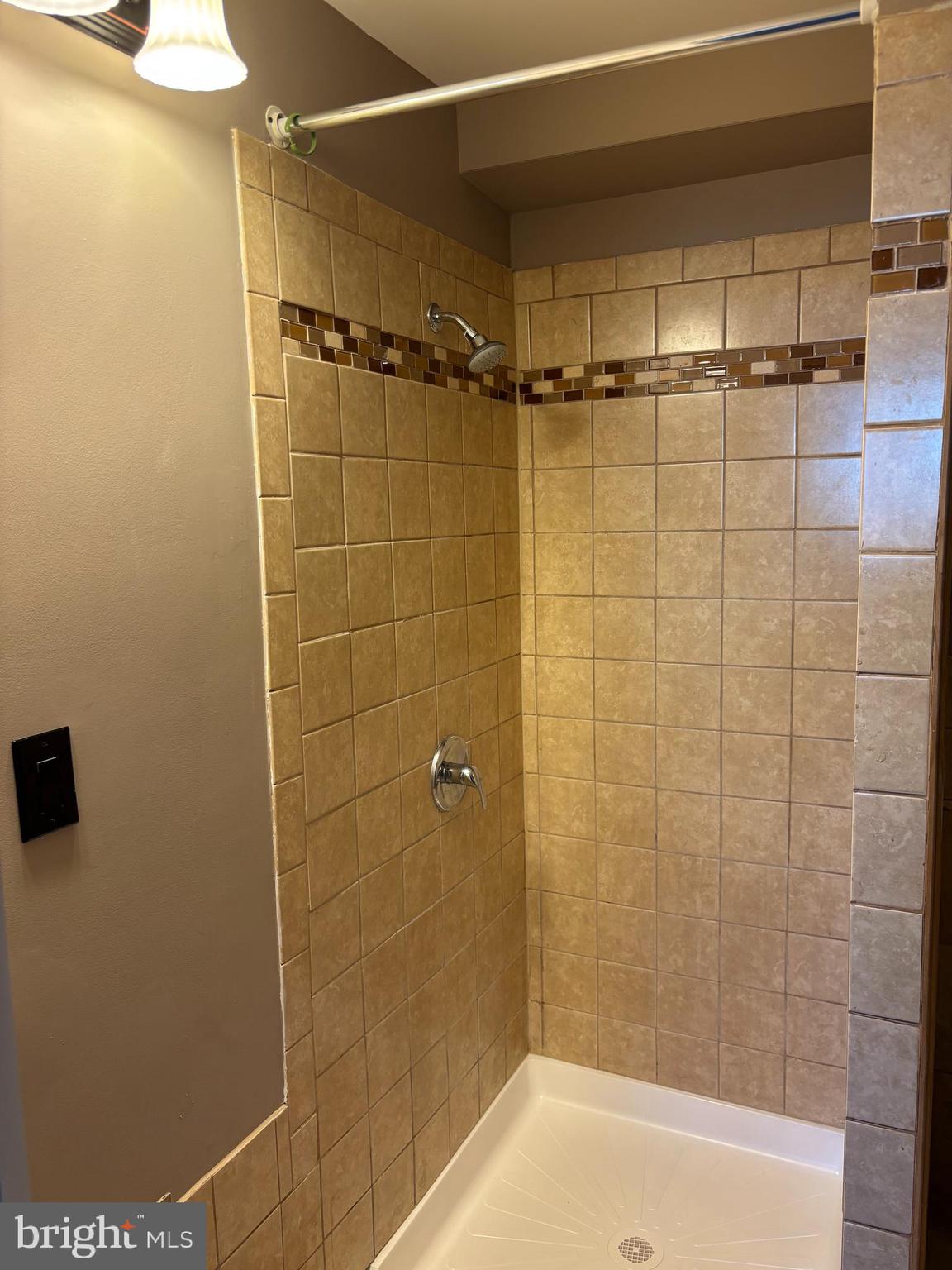 THE KNOLLS - Residential Lease