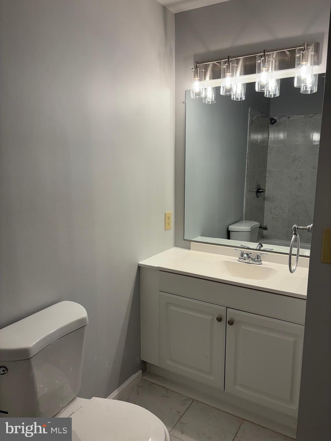 THE KNOLLS - Residential Lease