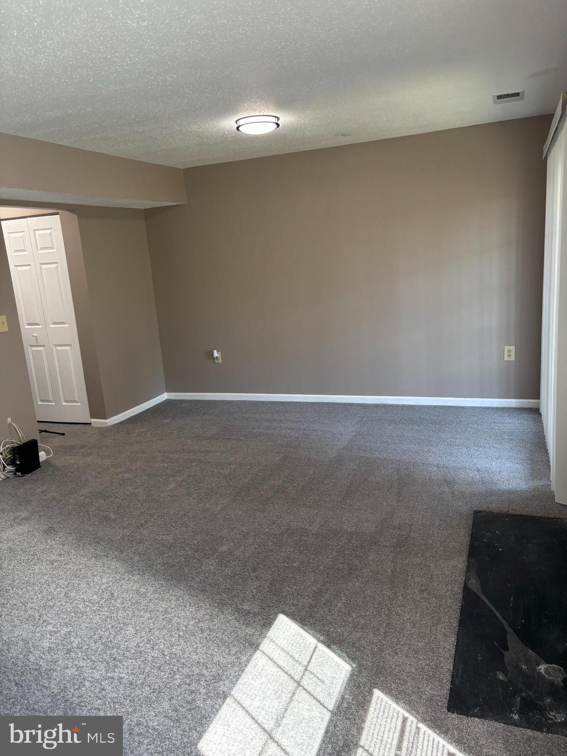 THE KNOLLS - Residential Lease