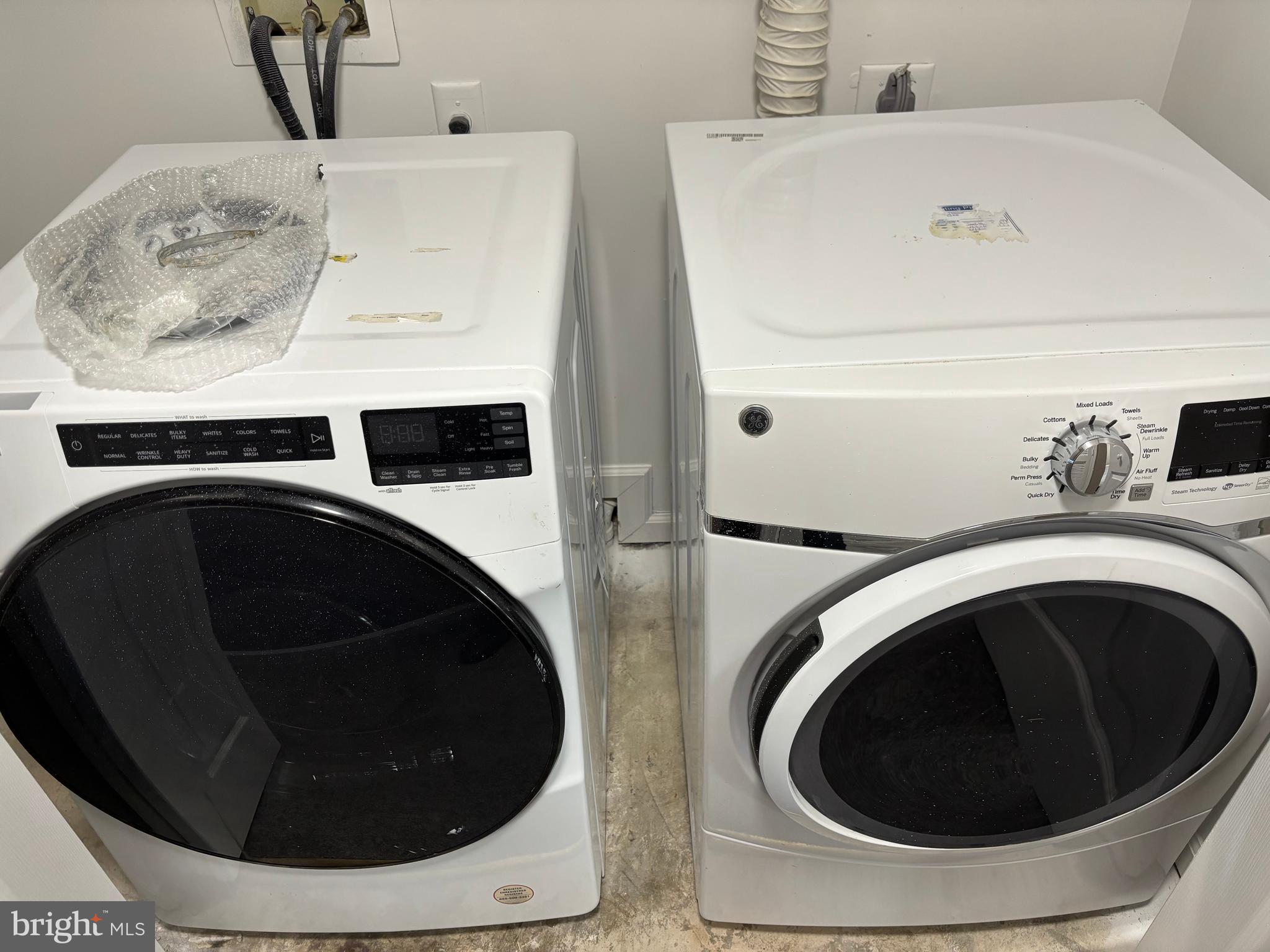 THE KNOLLS - Residential Lease