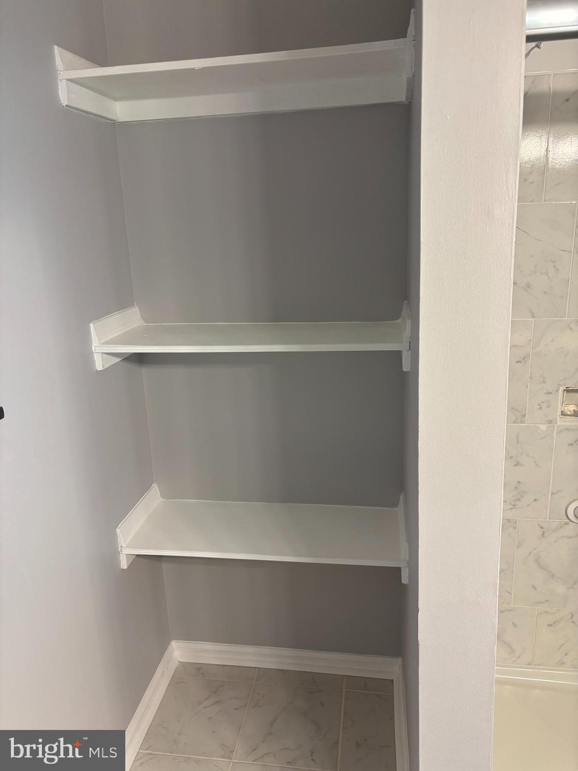 THE KNOLLS - Residential Lease