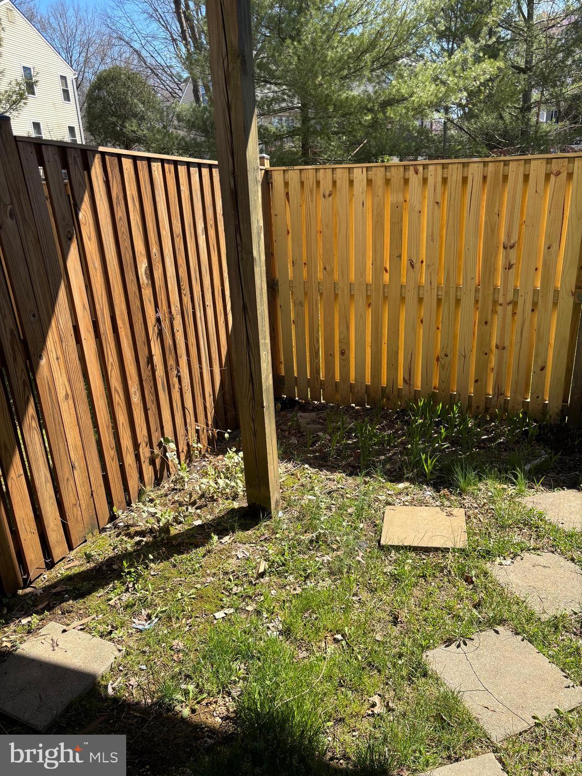 THE KNOLLS - Residential Lease