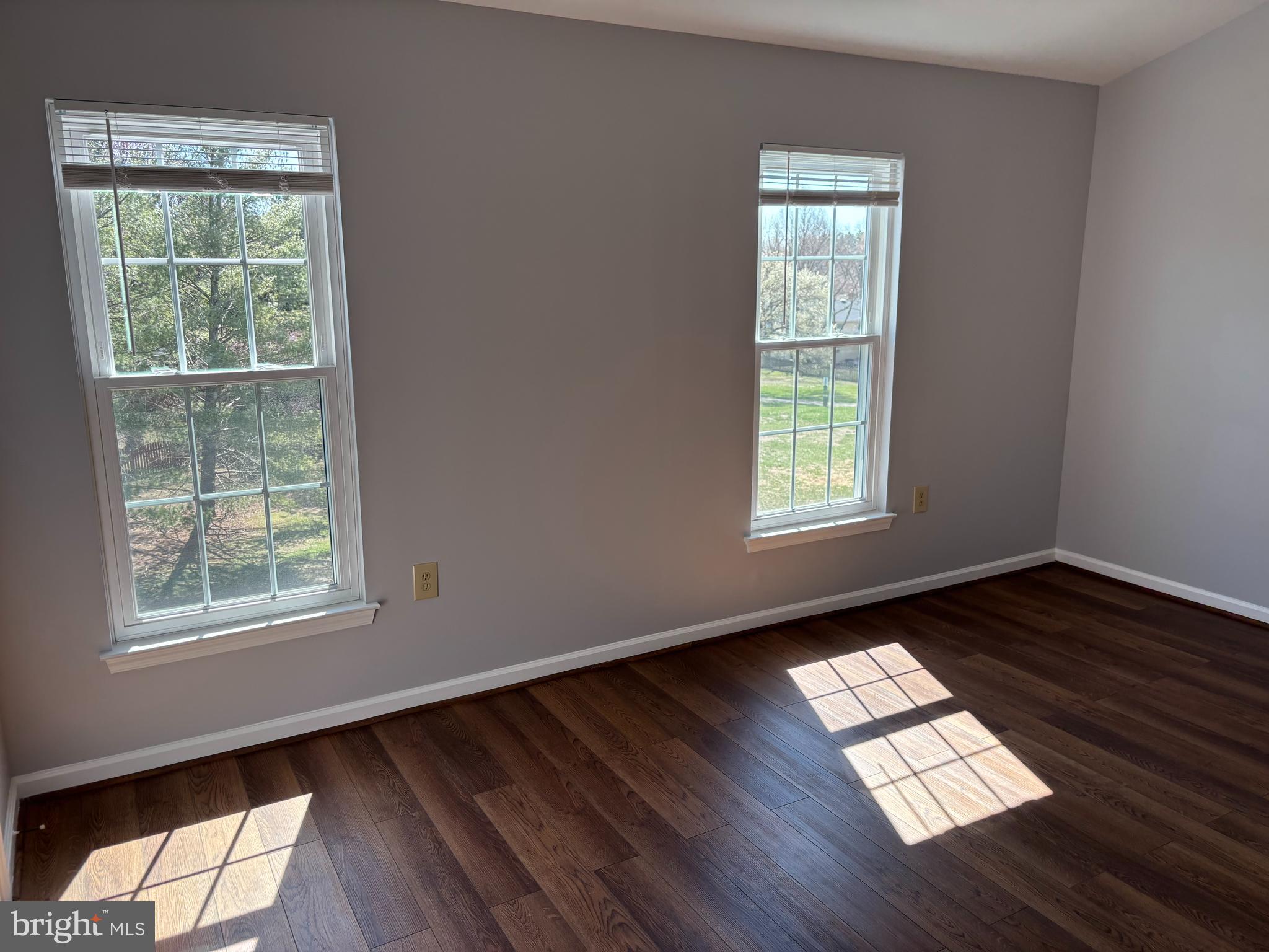 THE KNOLLS - Residential Lease