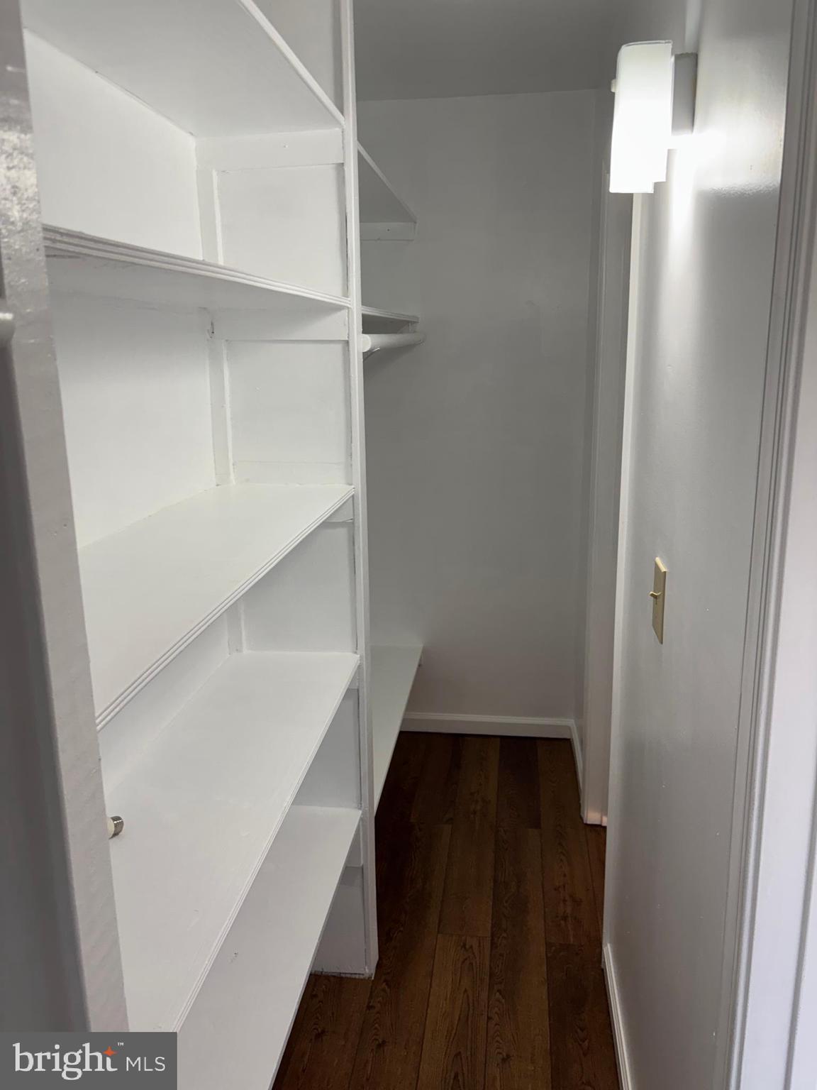 THE KNOLLS - Residential Lease