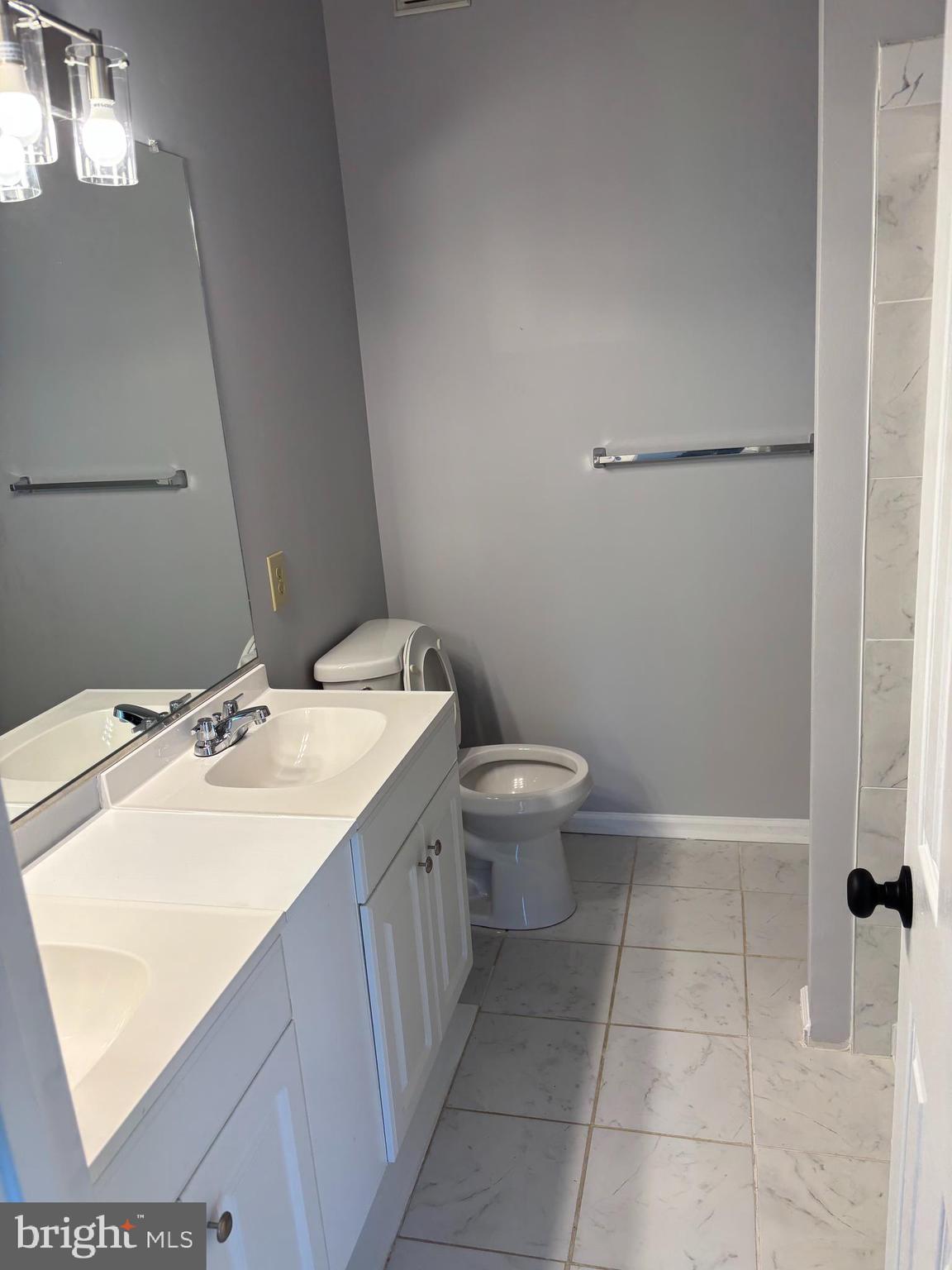 THE KNOLLS - Residential Lease