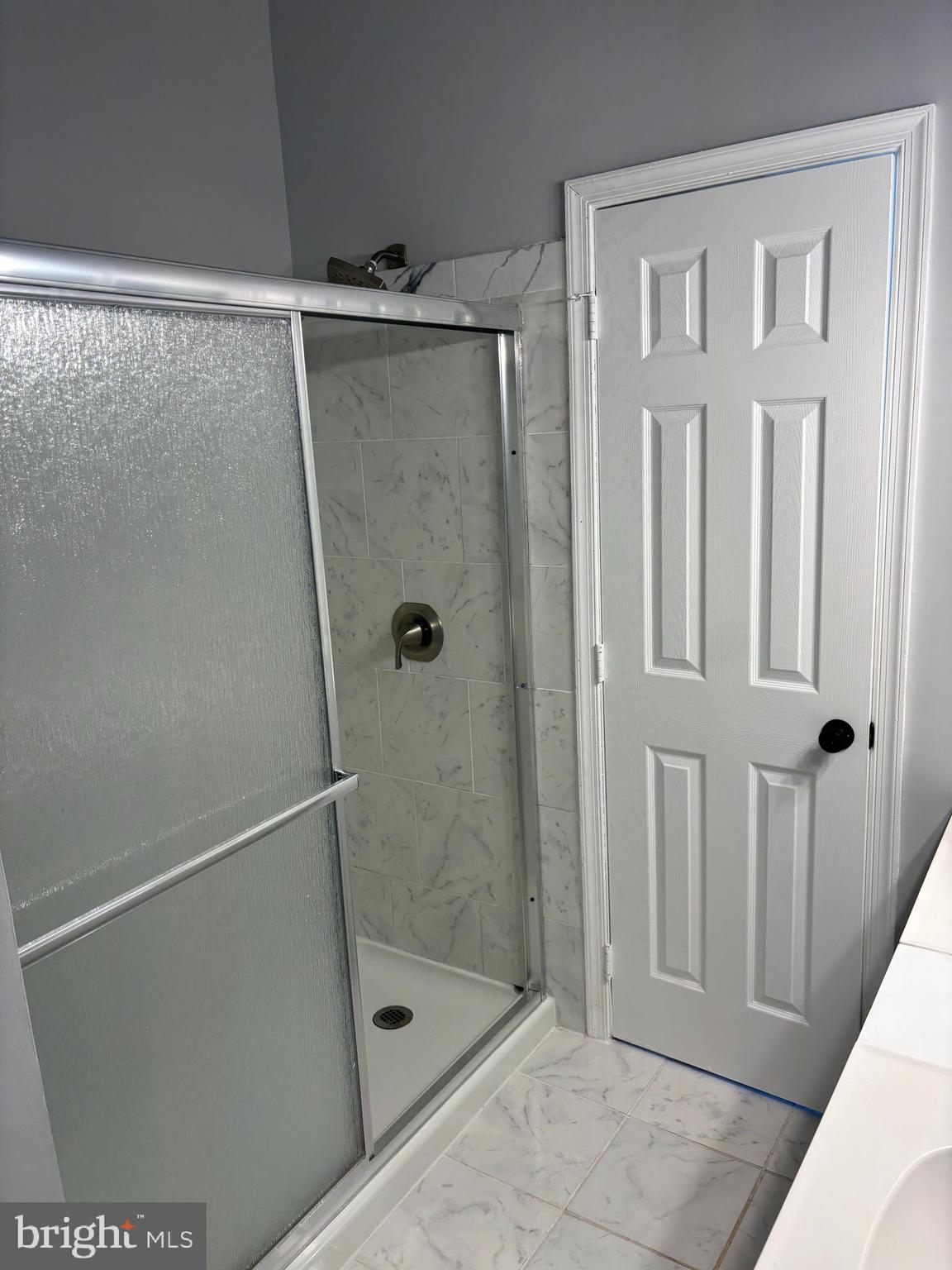 THE KNOLLS - Residential Lease