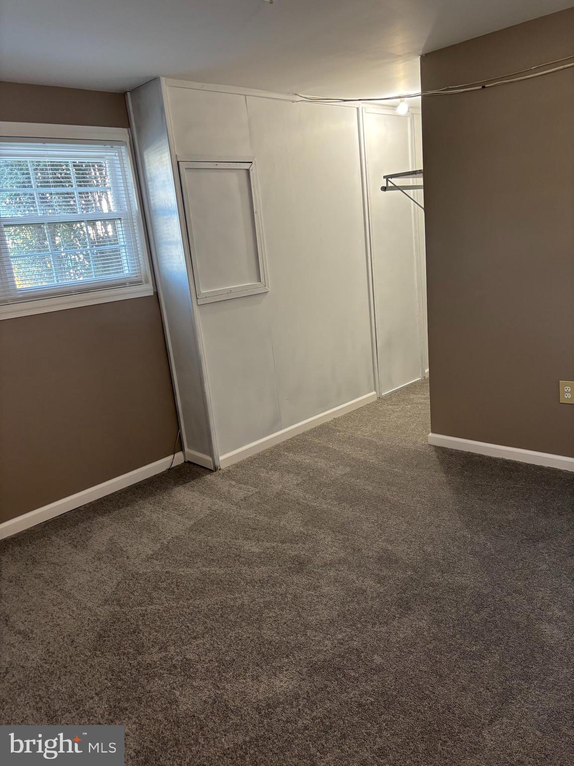 THE KNOLLS - Residential Lease