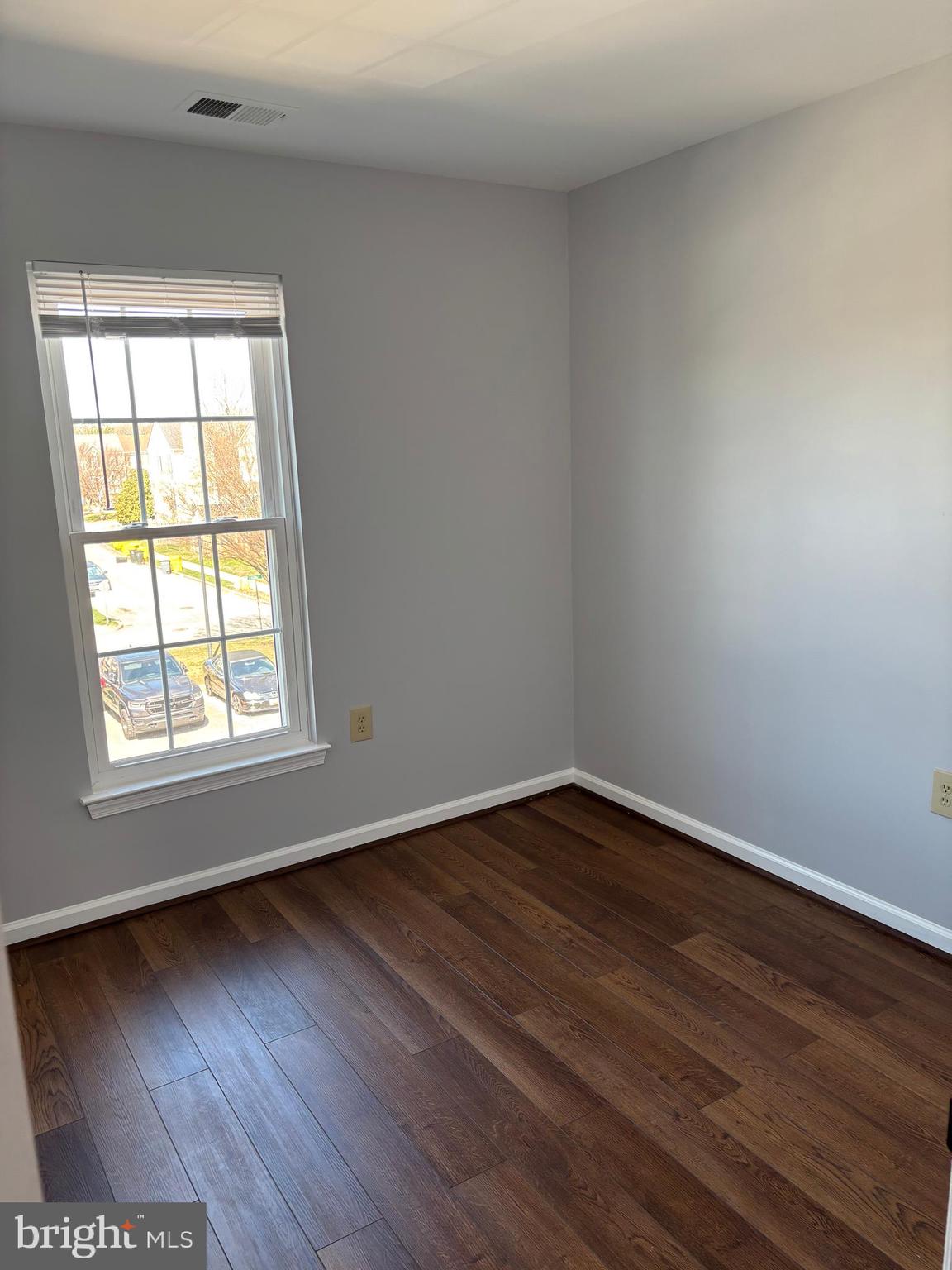 THE KNOLLS - Residential Lease