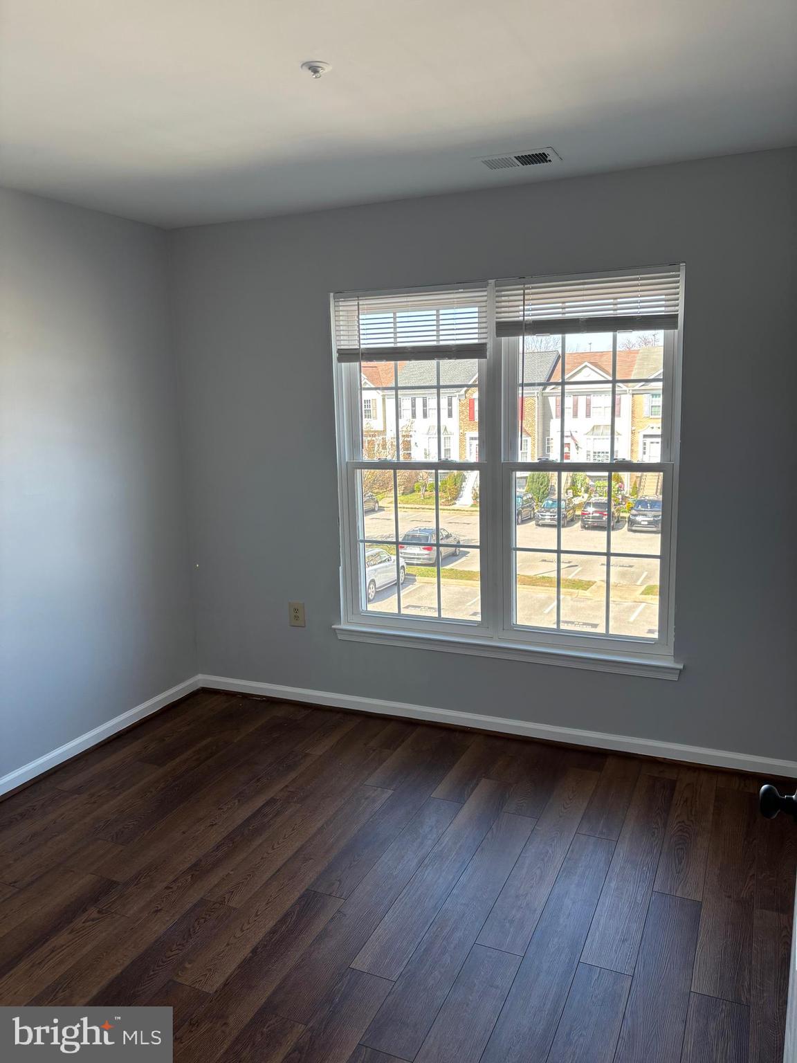 THE KNOLLS - Residential Lease