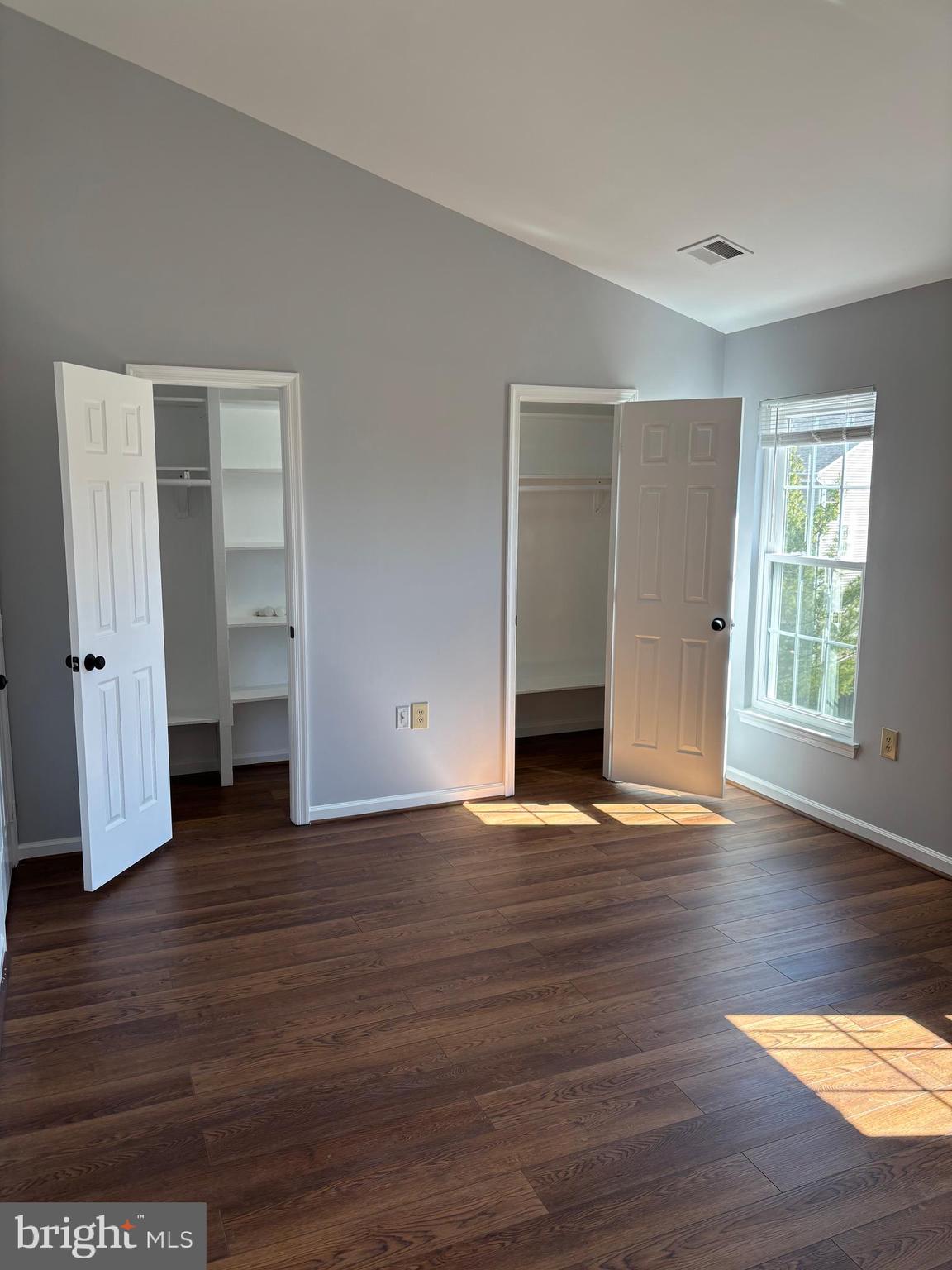 THE KNOLLS - Residential Lease