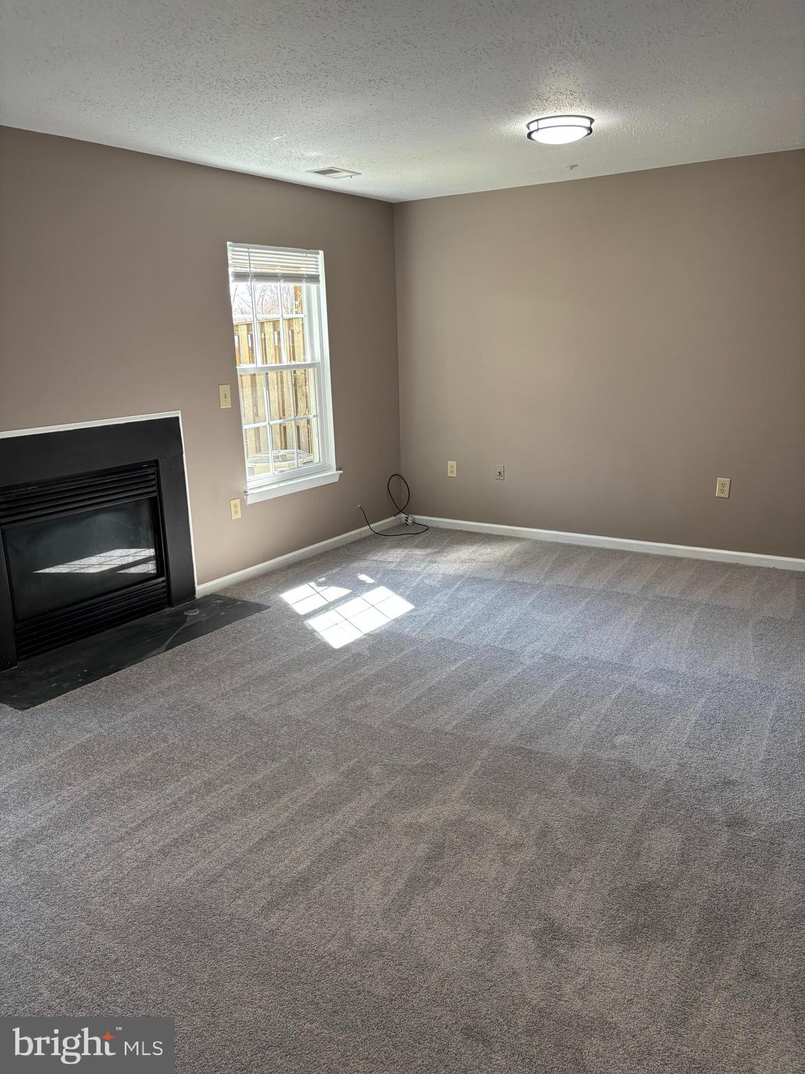 THE KNOLLS - Residential Lease