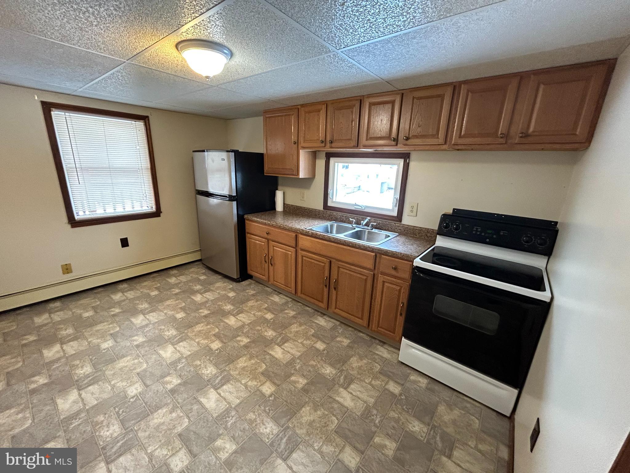 RESIDENTIAL - Residential Lease