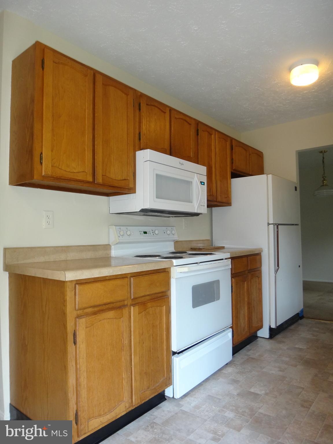 2225 NEWBURGH COURT