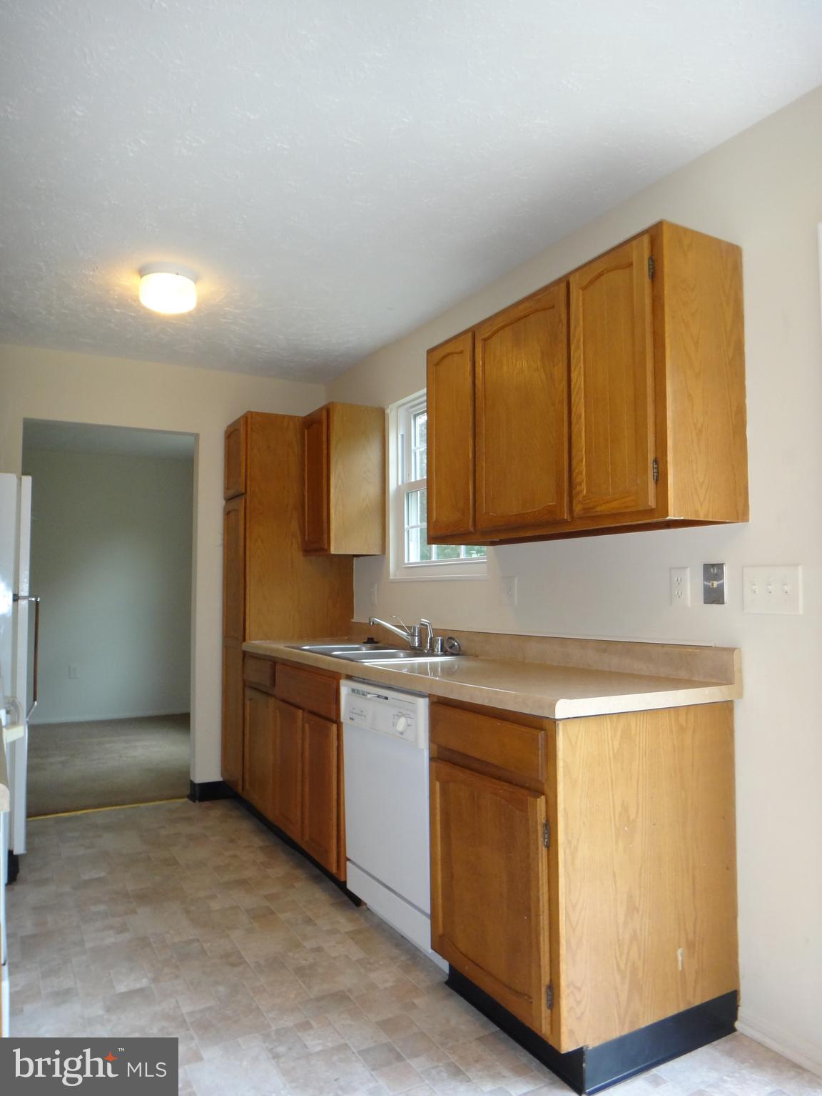 2225 NEWBURGH COURT