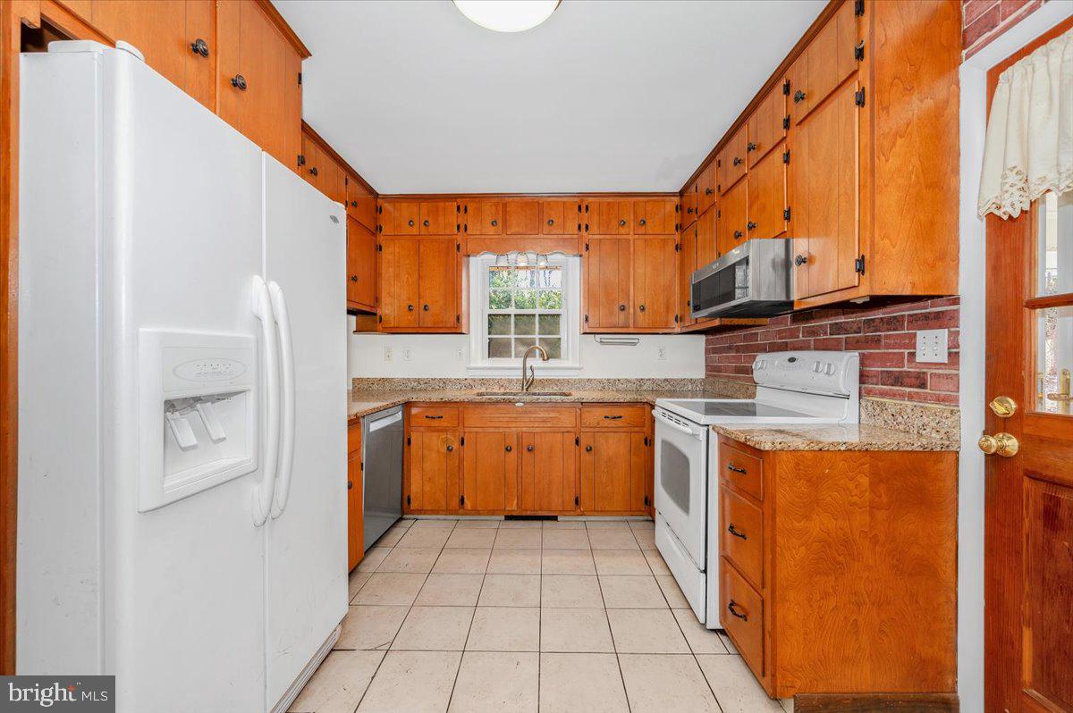 LAYTONSVILLE OUTSIDE - Residential