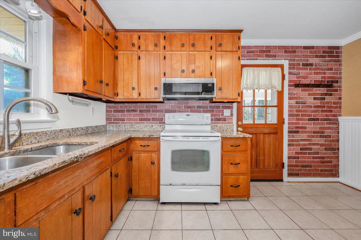 LAYTONSVILLE OUTSIDE - Residential