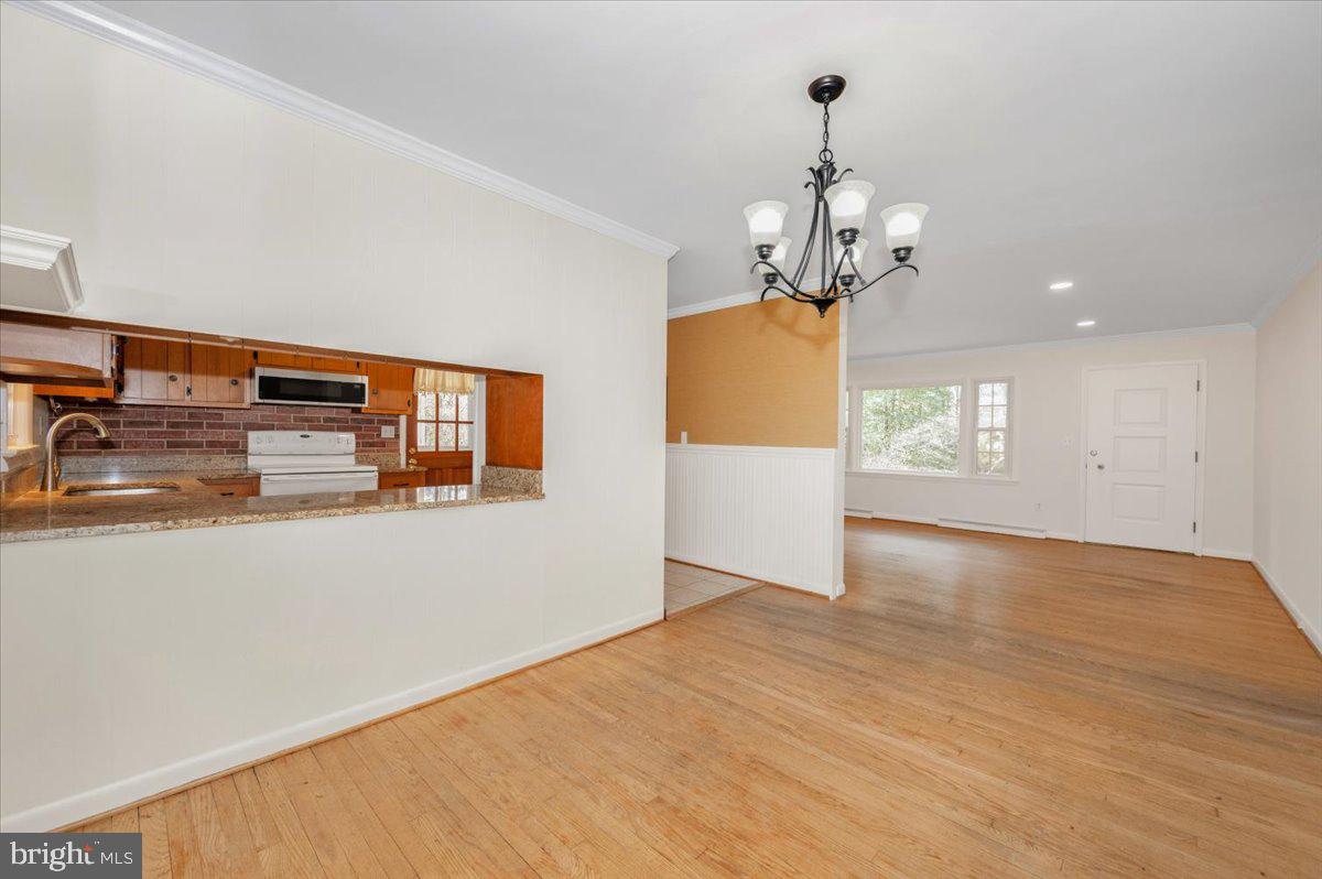 LAYTONSVILLE OUTSIDE - Residential