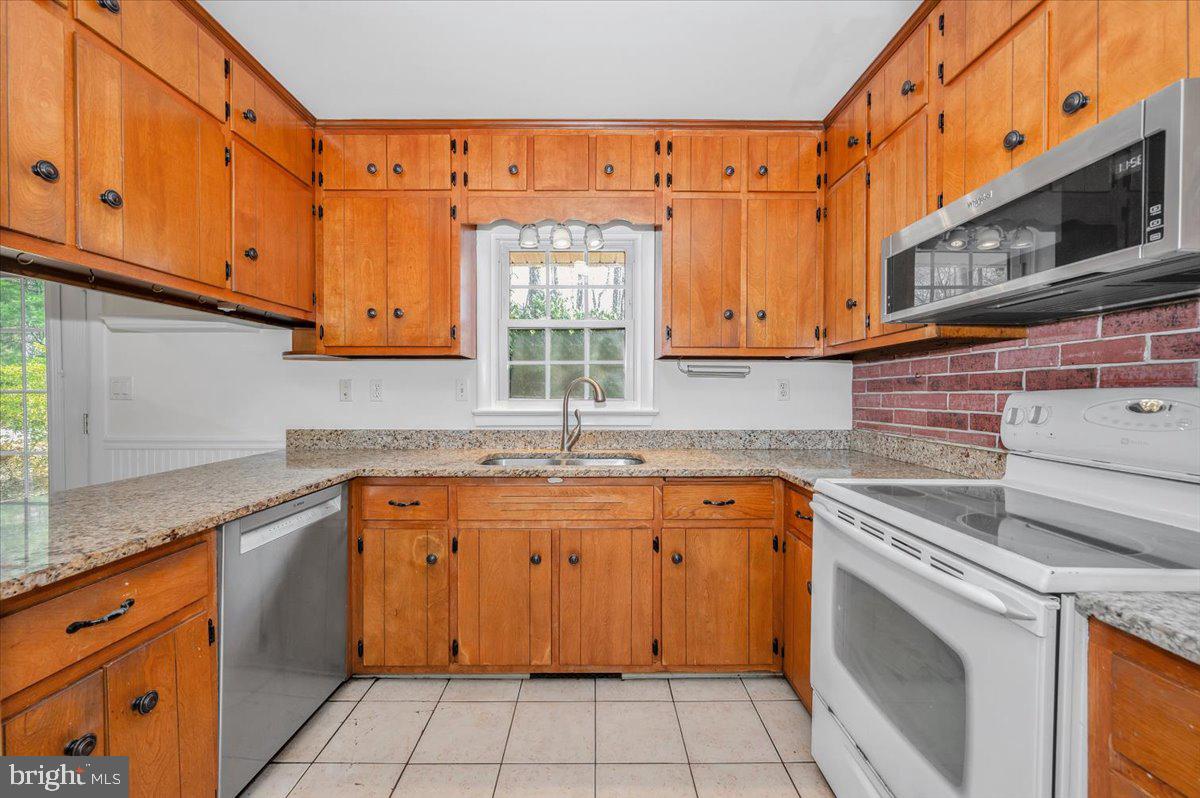 LAYTONSVILLE OUTSIDE - Residential