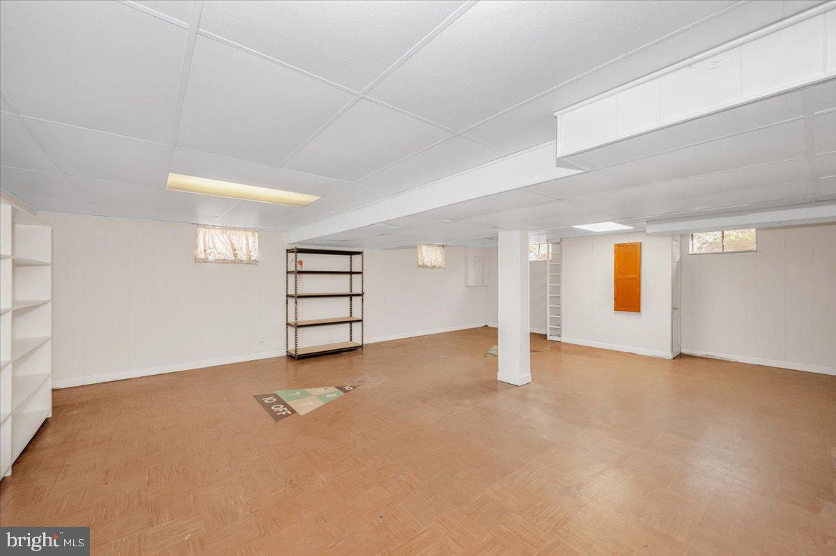 LAYTONSVILLE OUTSIDE - Residential