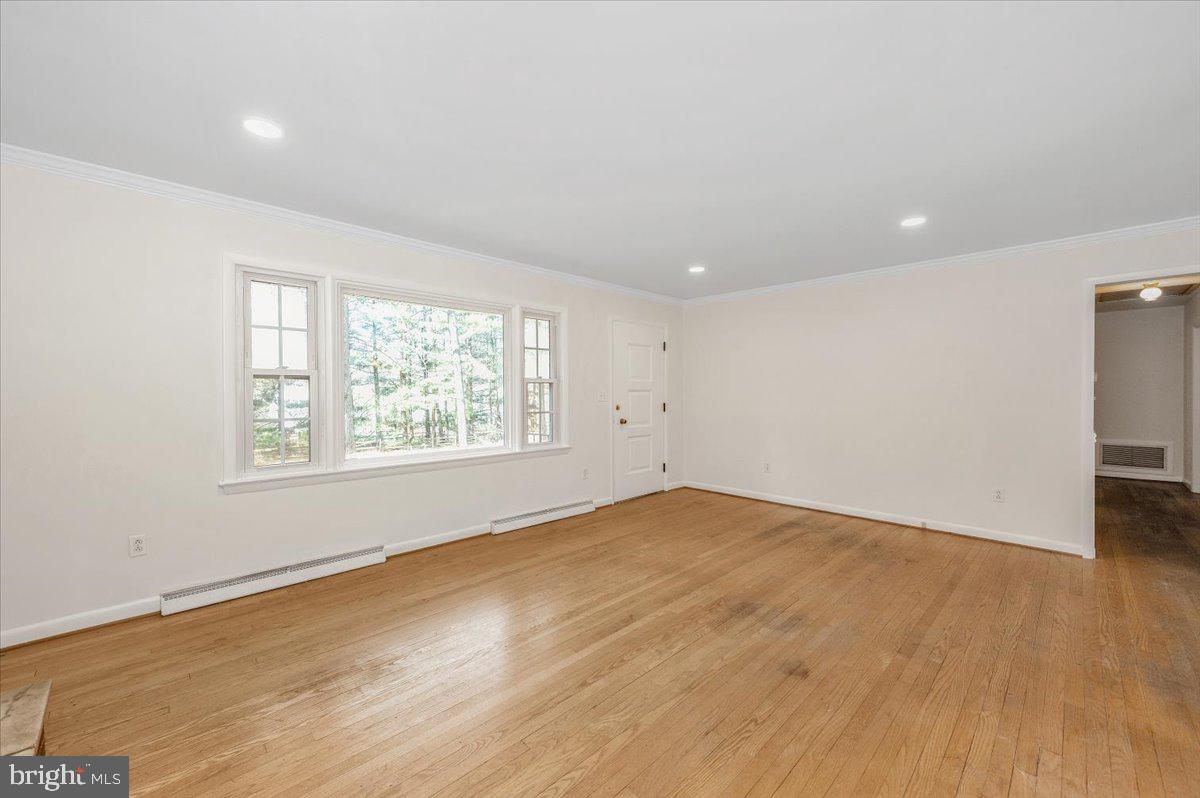 LAYTONSVILLE OUTSIDE - Residential