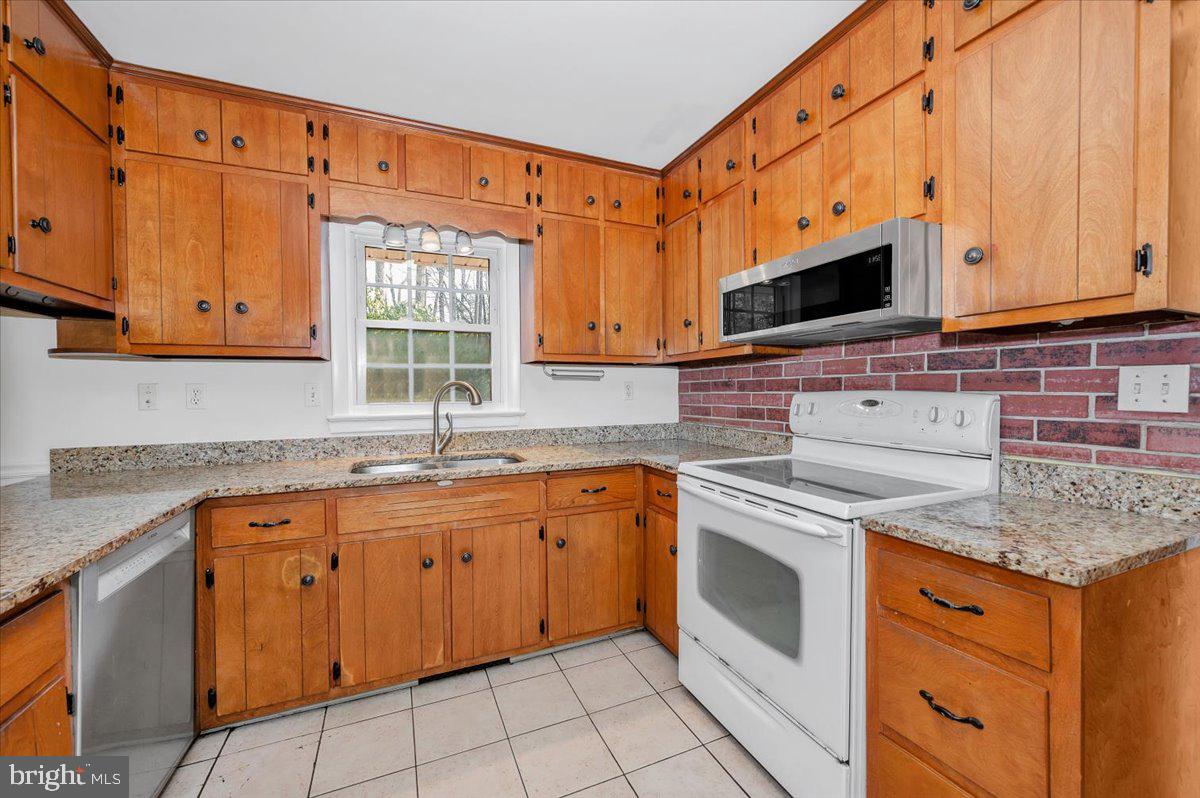 LAYTONSVILLE OUTSIDE - Residential