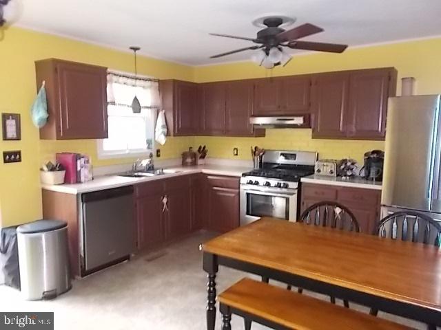 COLONIAL HILLS - Residential